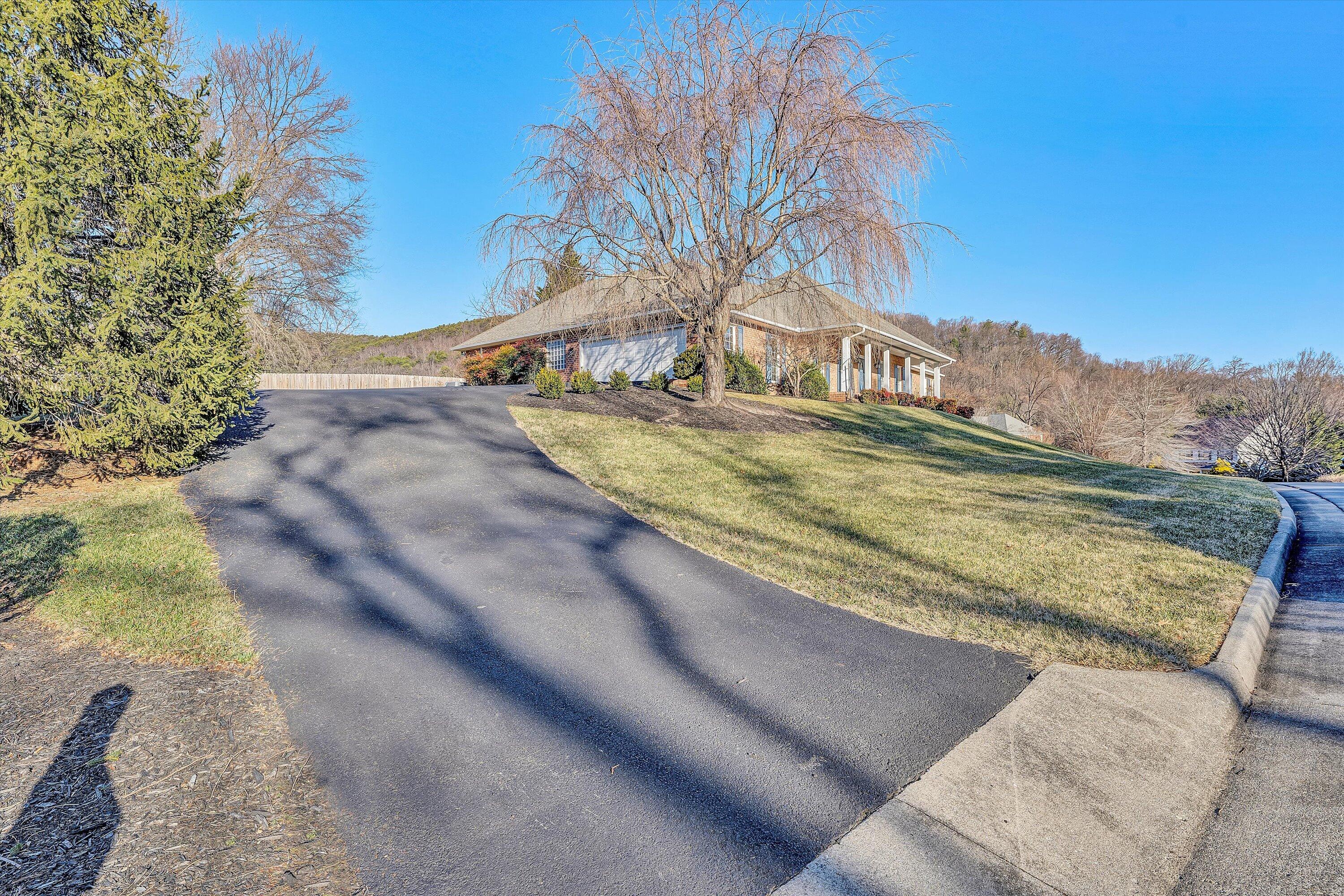 6304 Roselawn Court DR