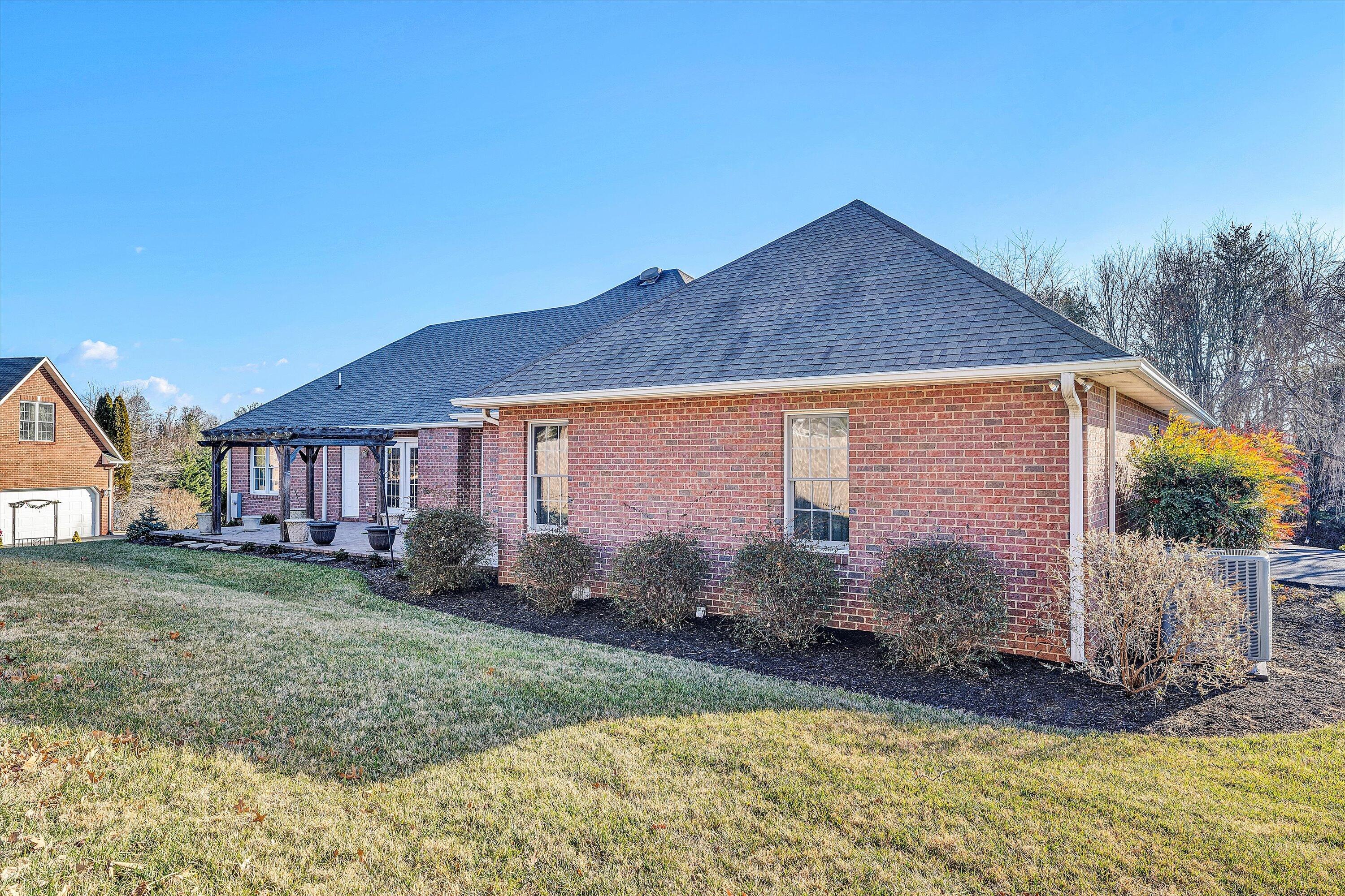 6304 Roselawn Court DR