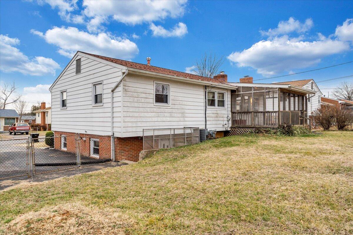 626 Santee RD