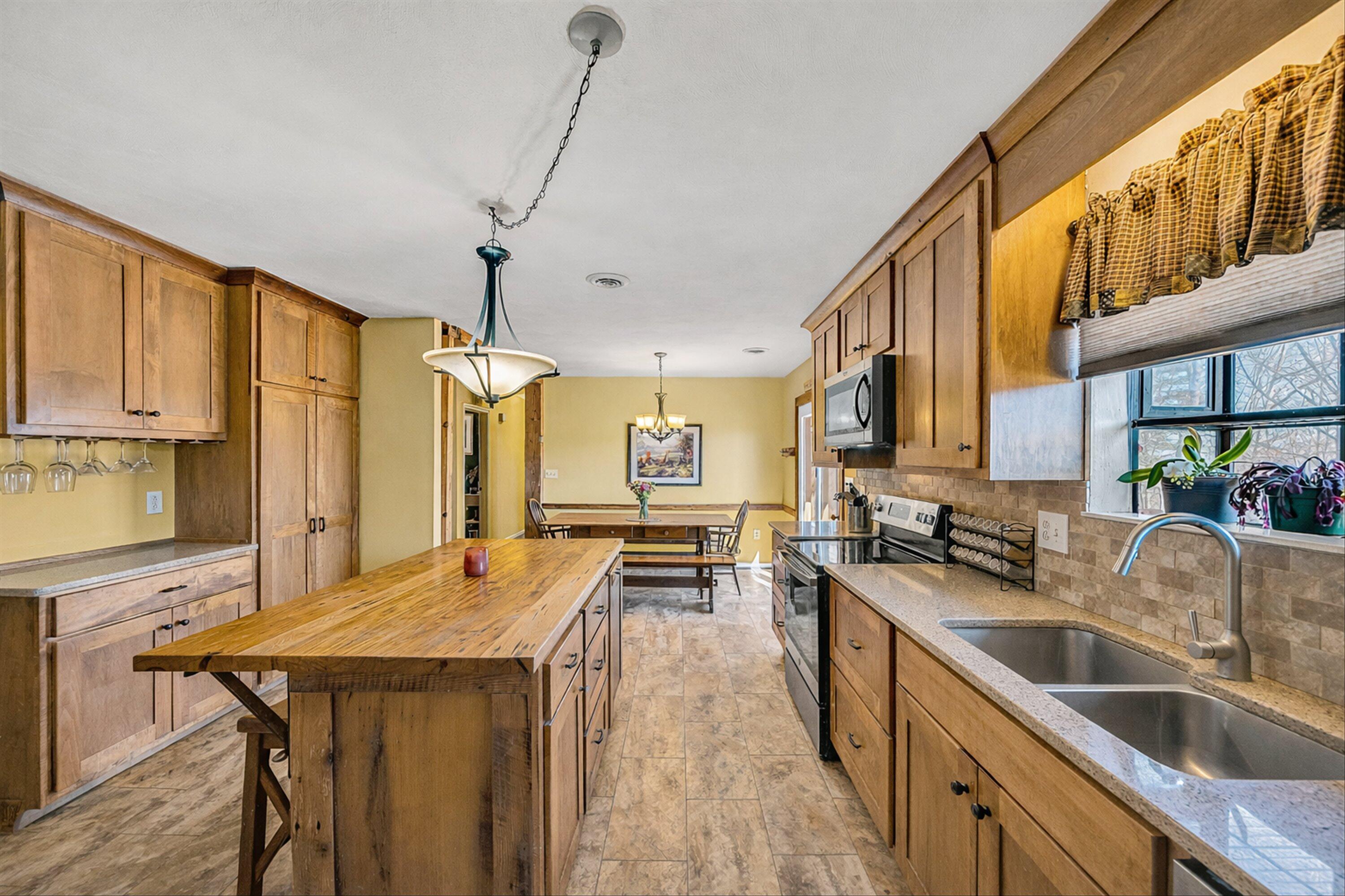 2770 Gravel Hill RD