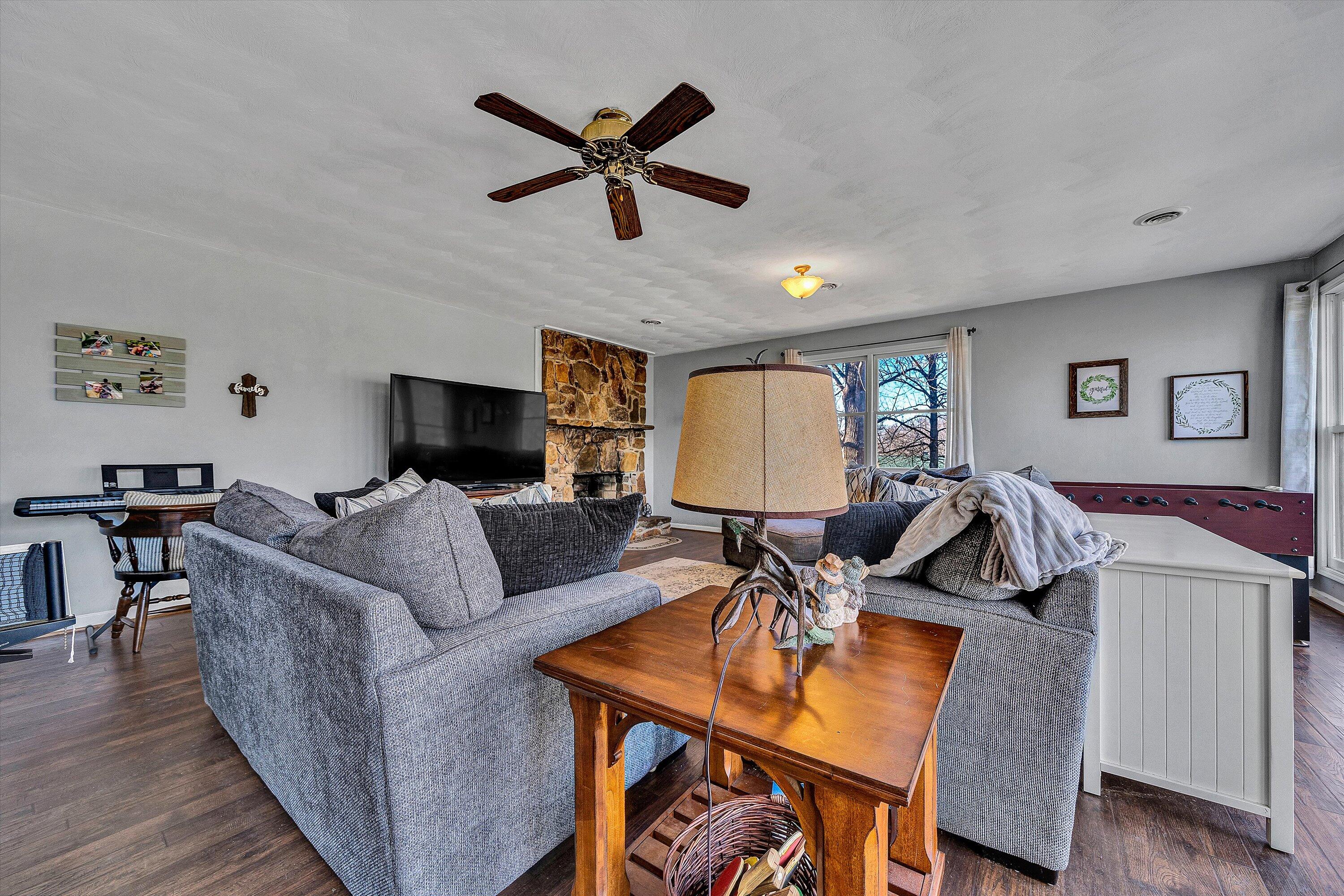 2770 Gravel Hill RD