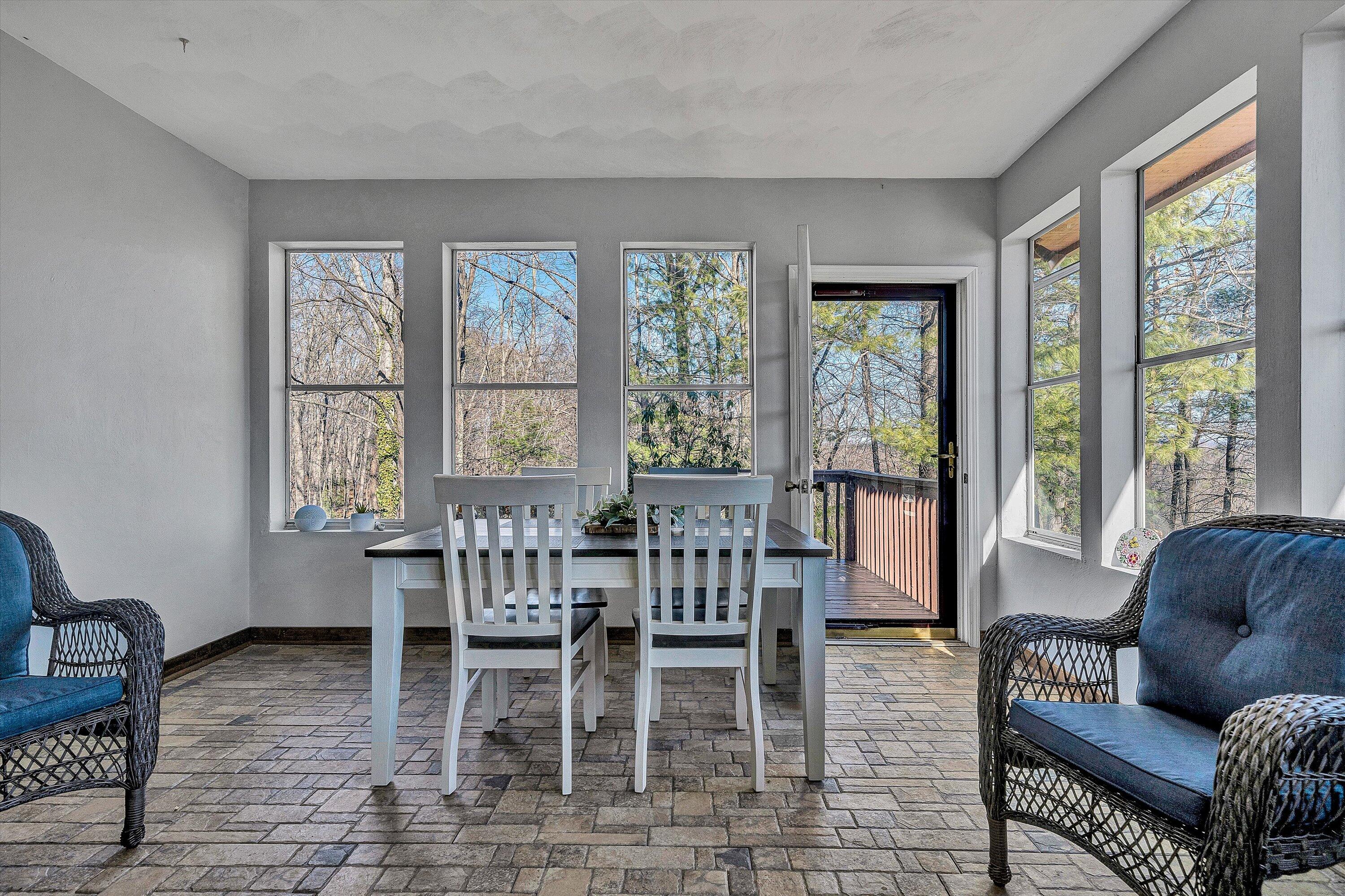 2770 Gravel Hill RD