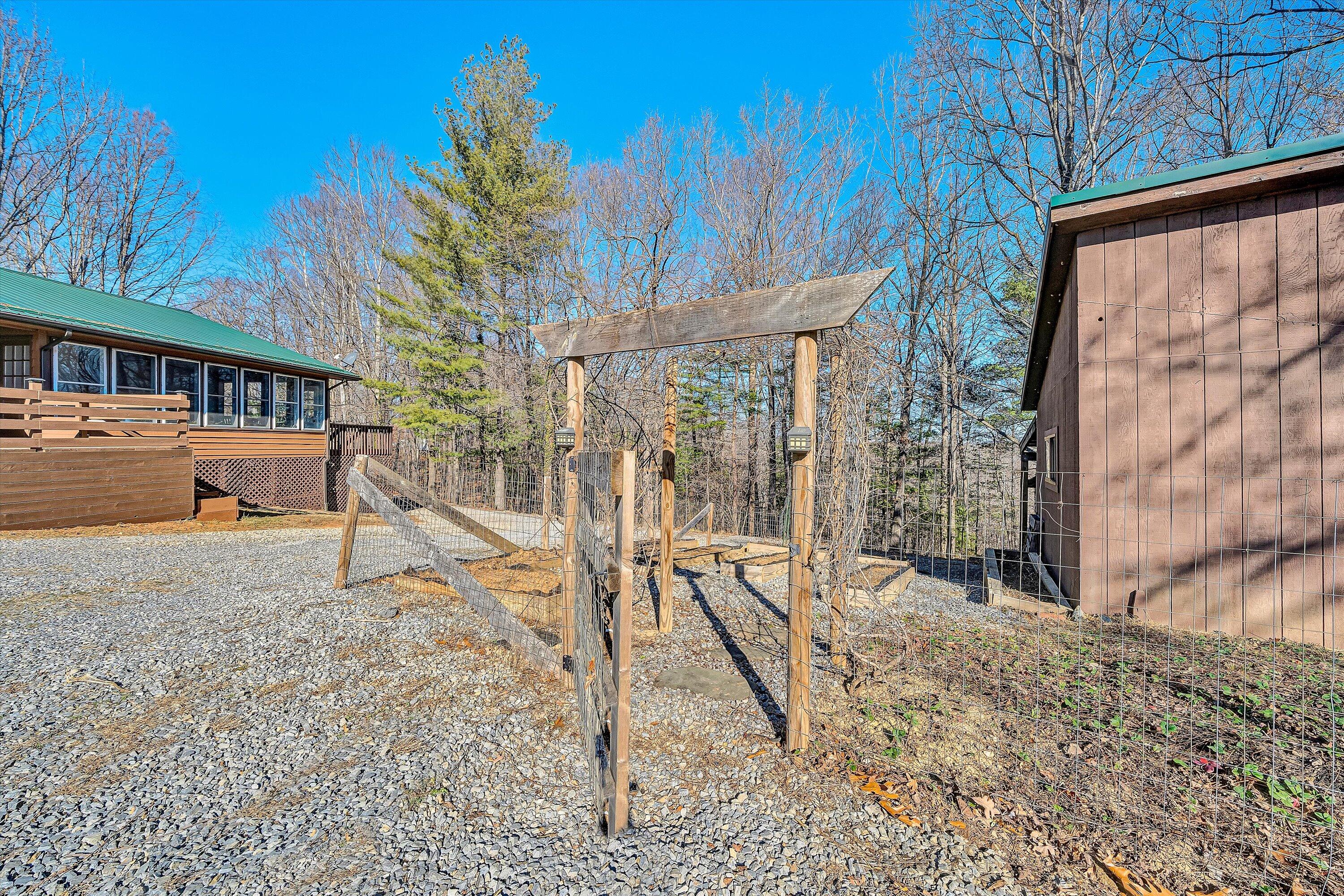 2770 Gravel Hill RD
