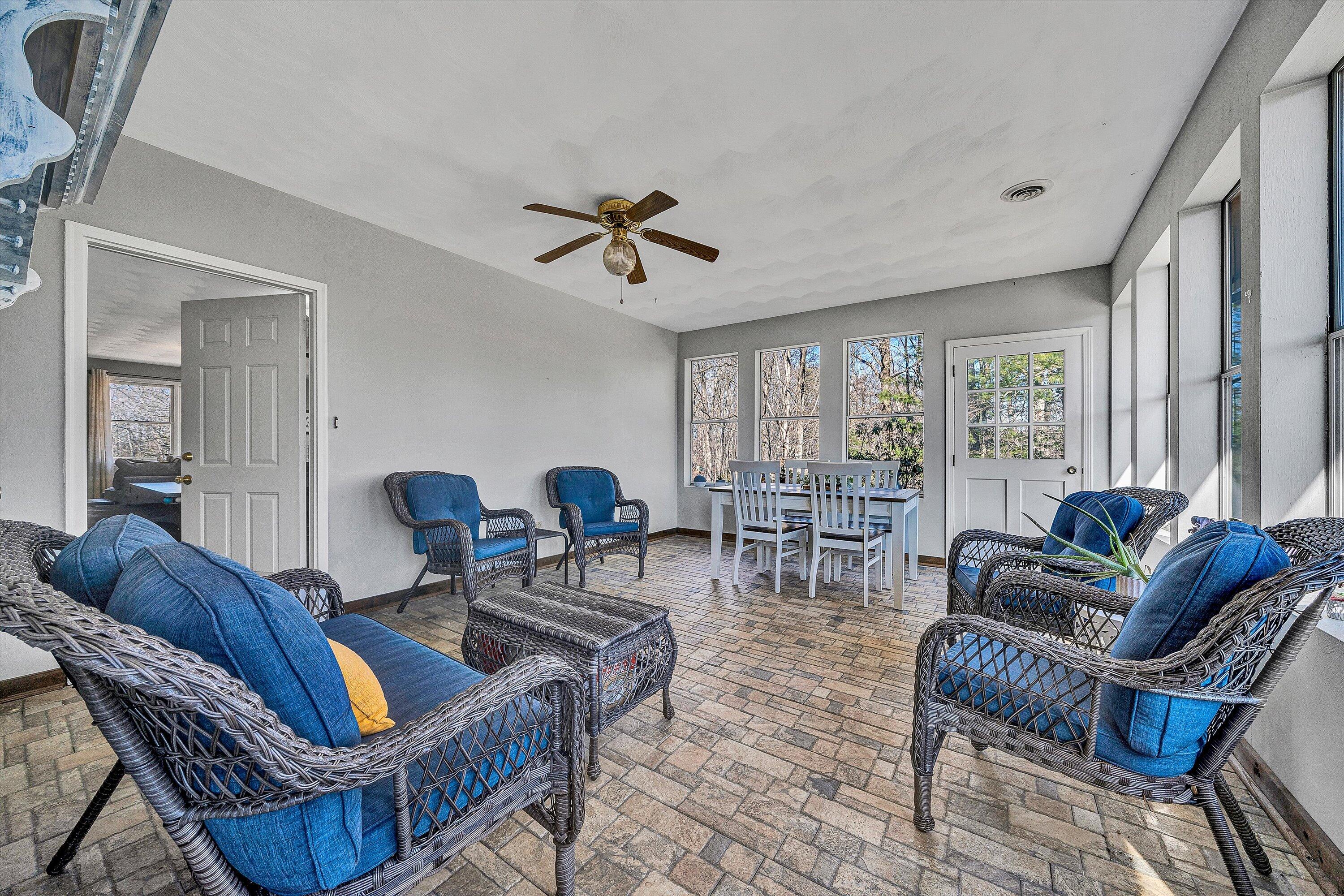 2770 Gravel Hill RD