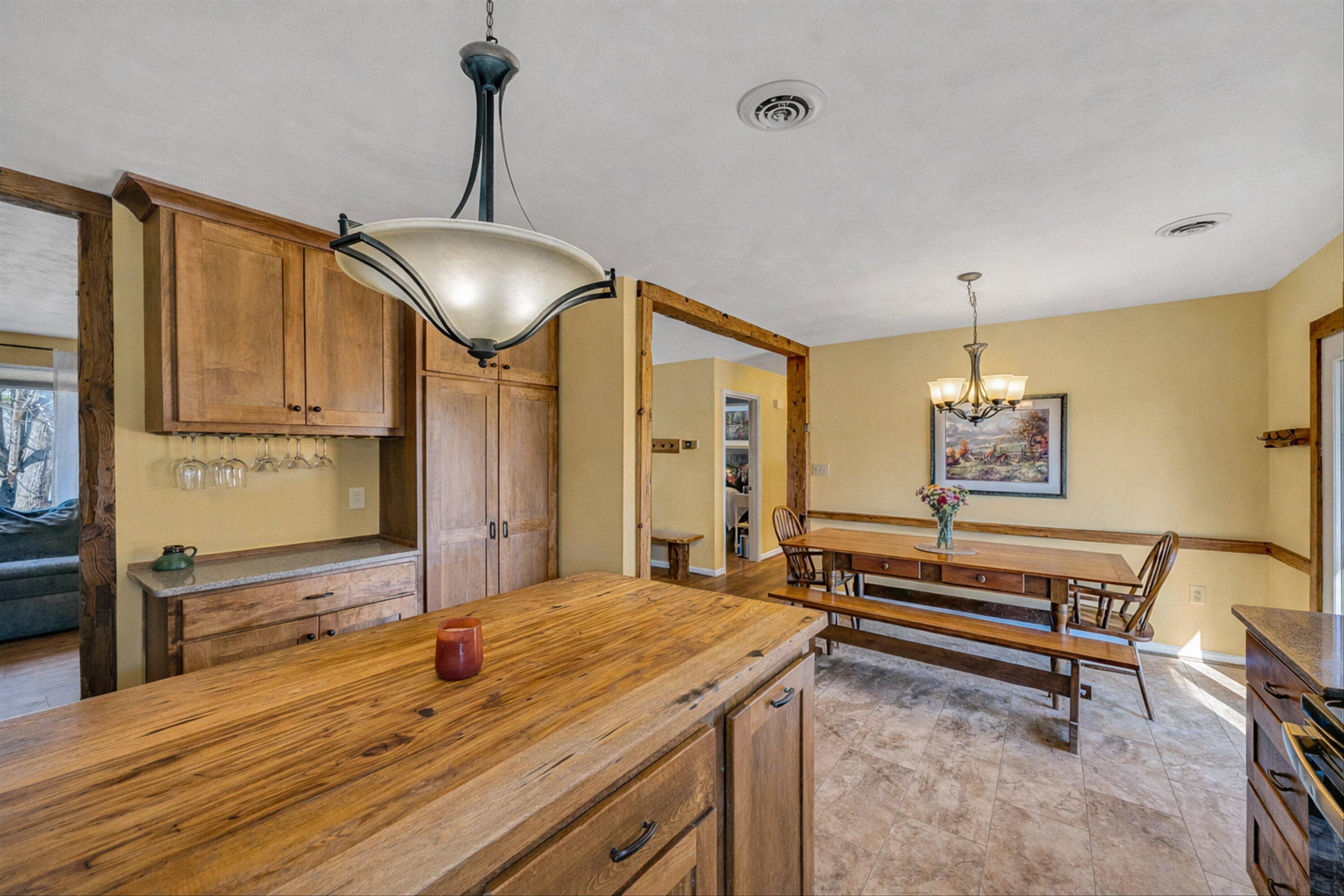 2770 Gravel Hill RD