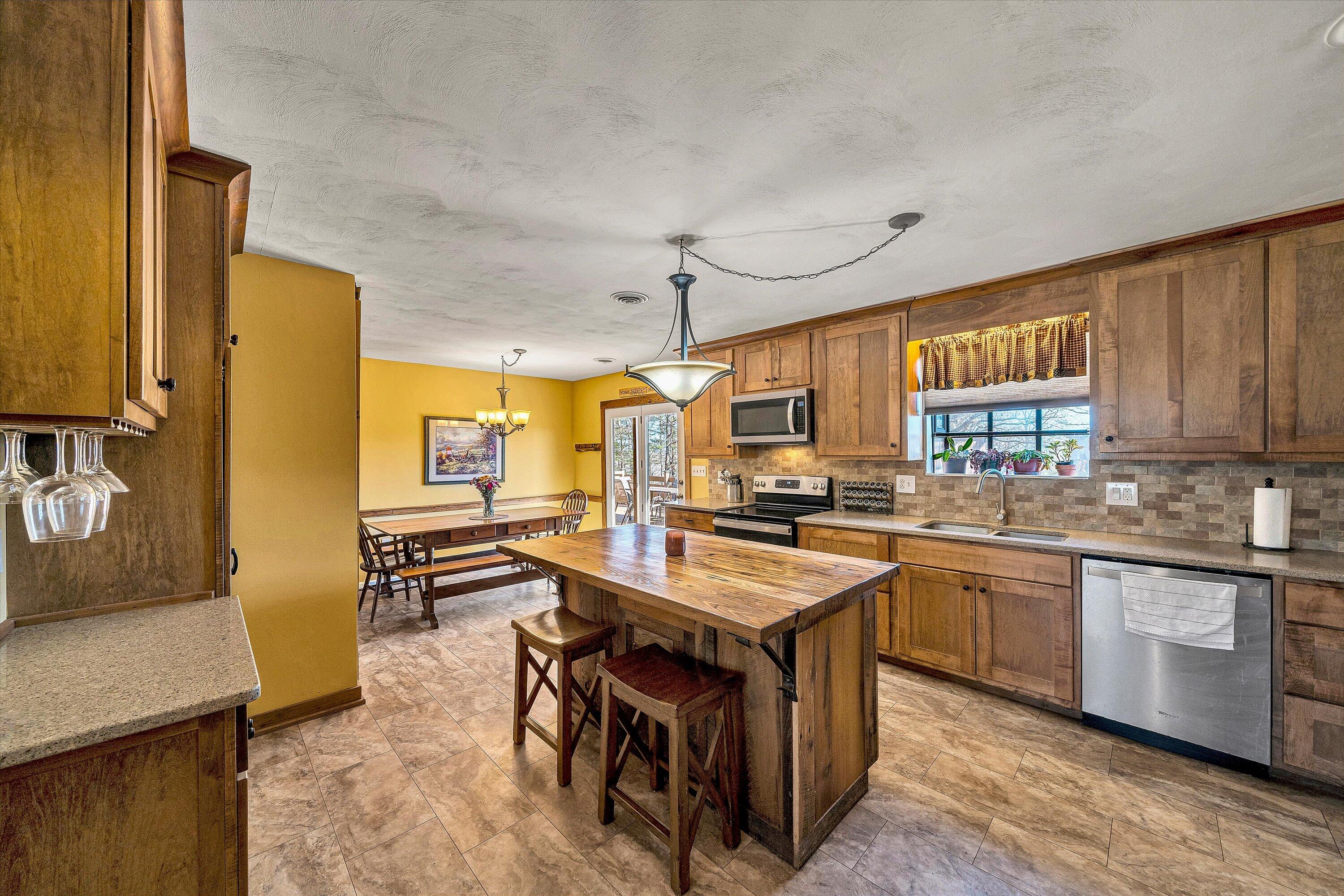 2770 Gravel Hill RD