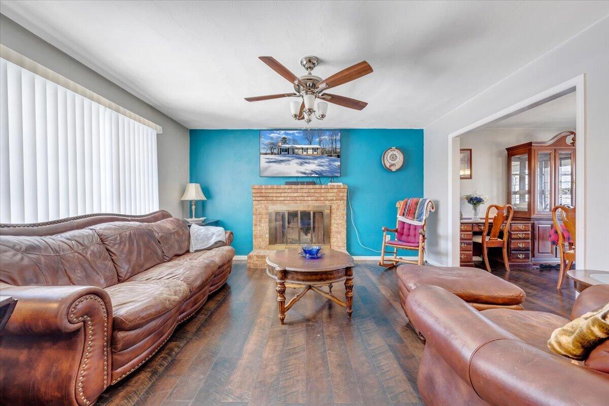 135 Silverbirch DR
