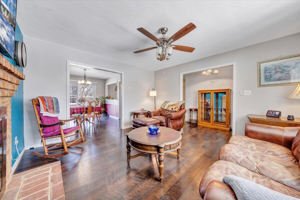 135 Silverbirch DR