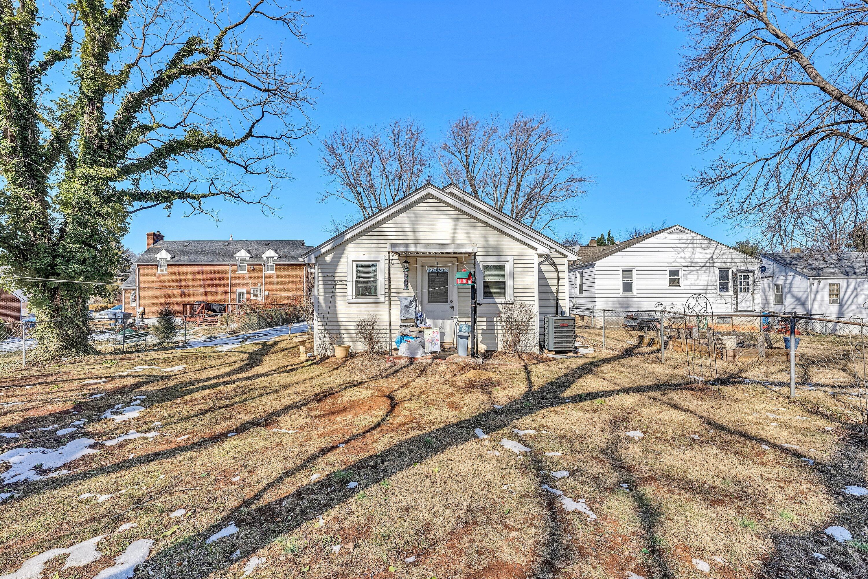 3109 Maplelawn AVE NW