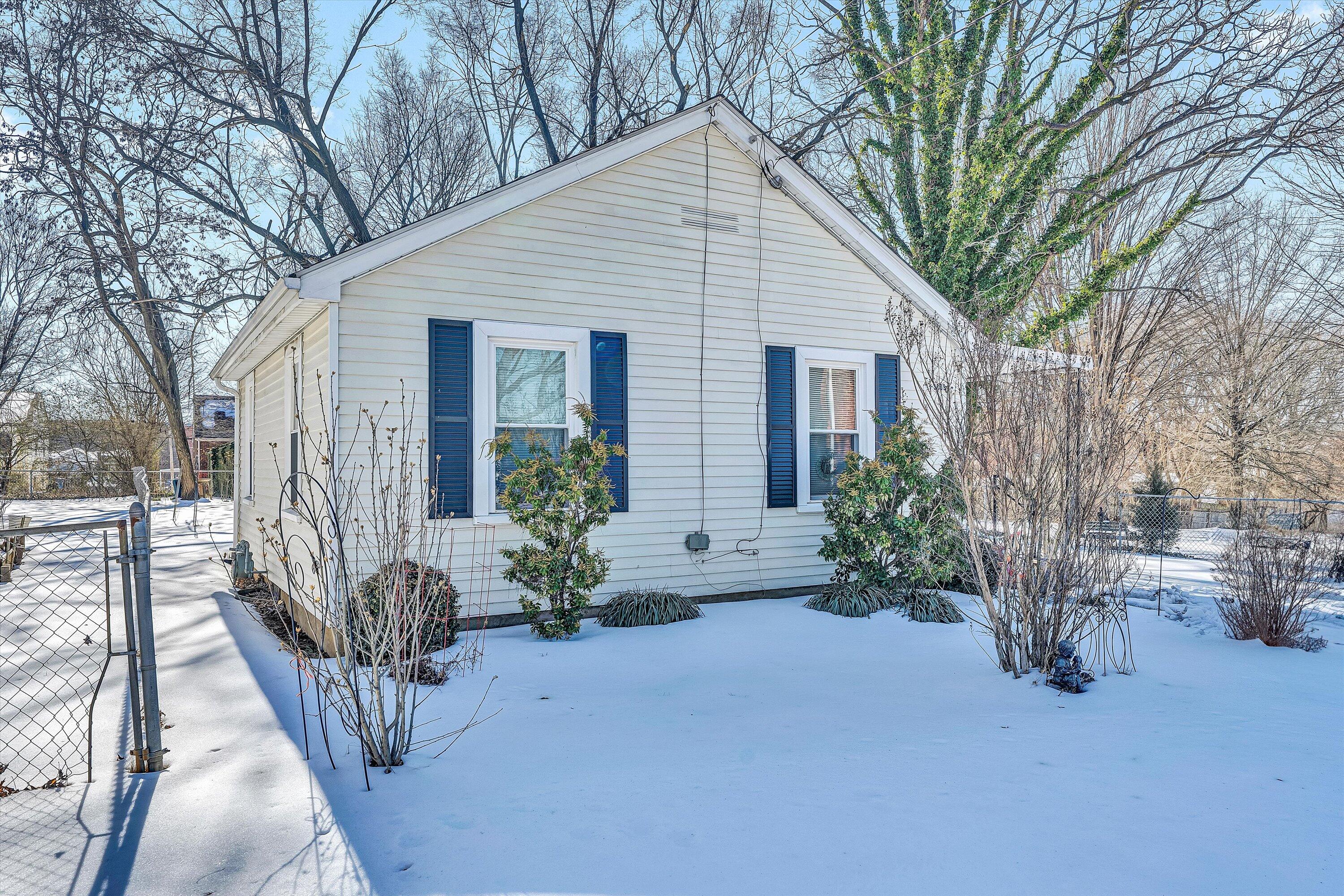 3109 Maplelawn AVE NW