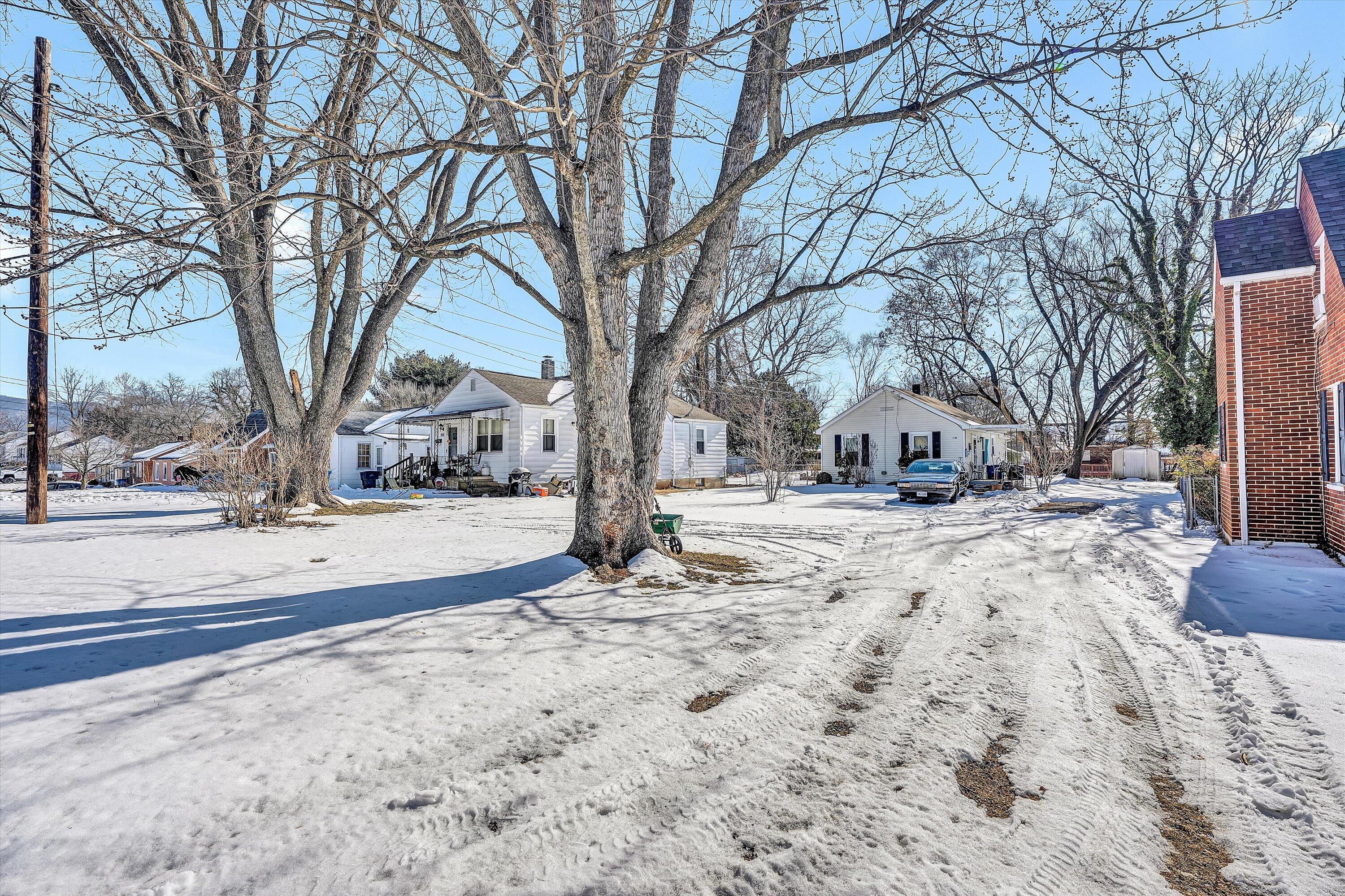 3109 Maplelawn AVE NW