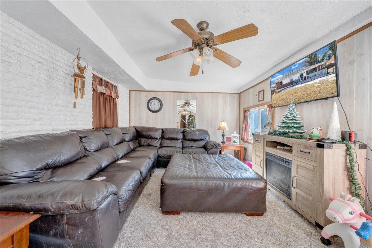 1019 Rosemary AVE SE