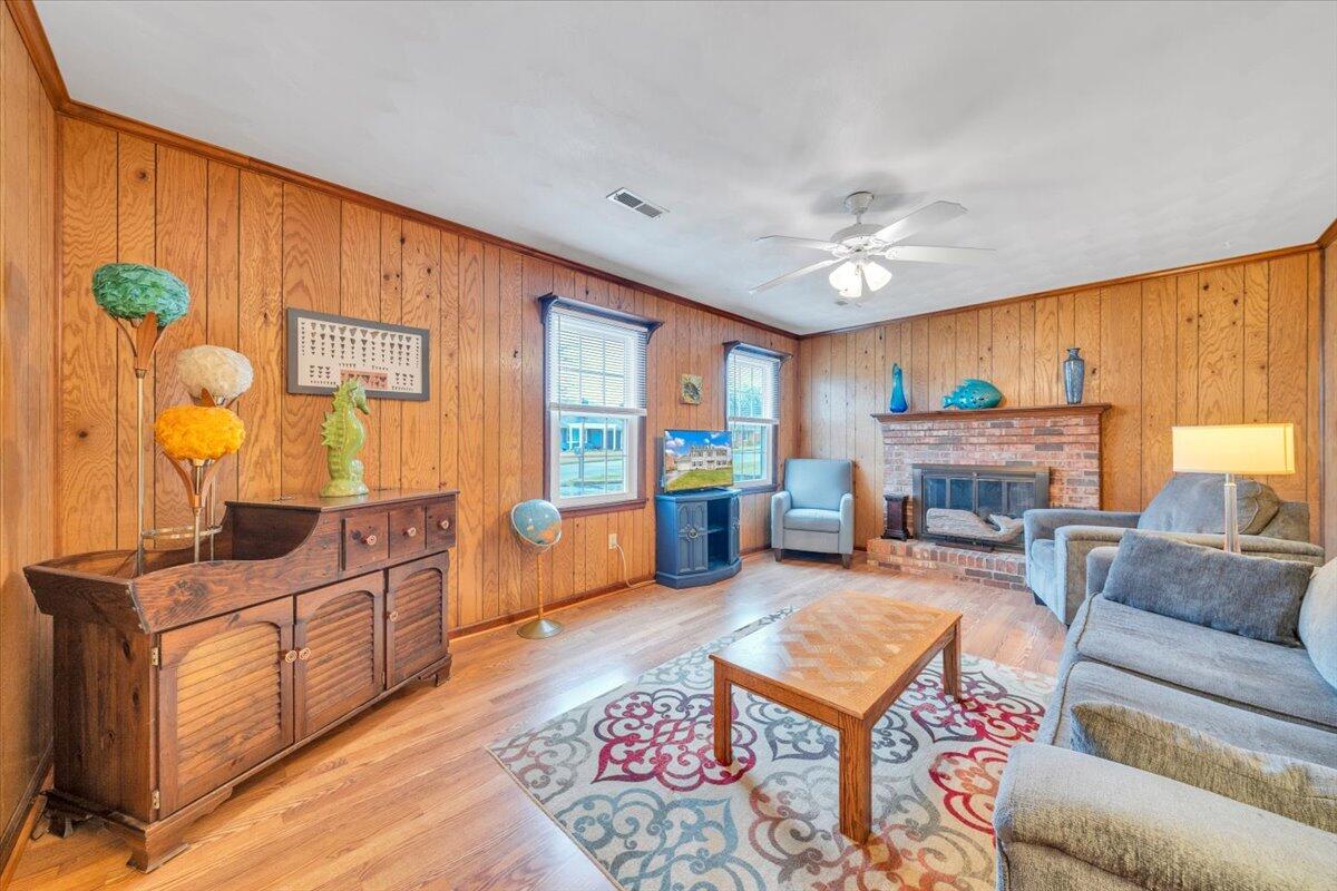 419 Rebecca LN