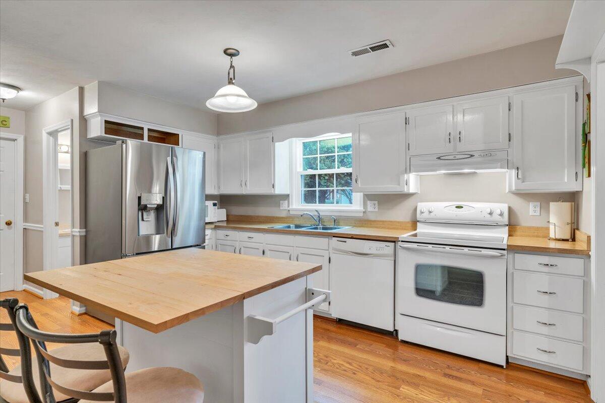 419 Rebecca LN
