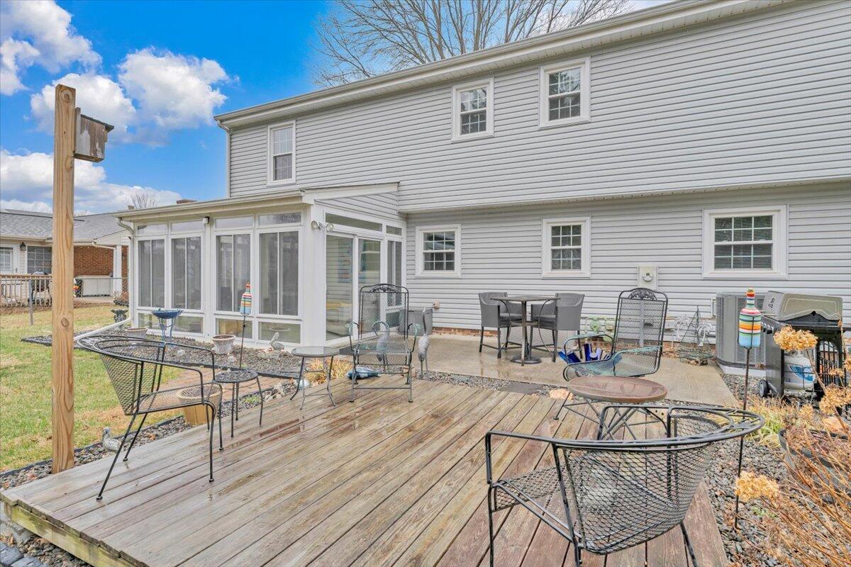 419 Rebecca LN