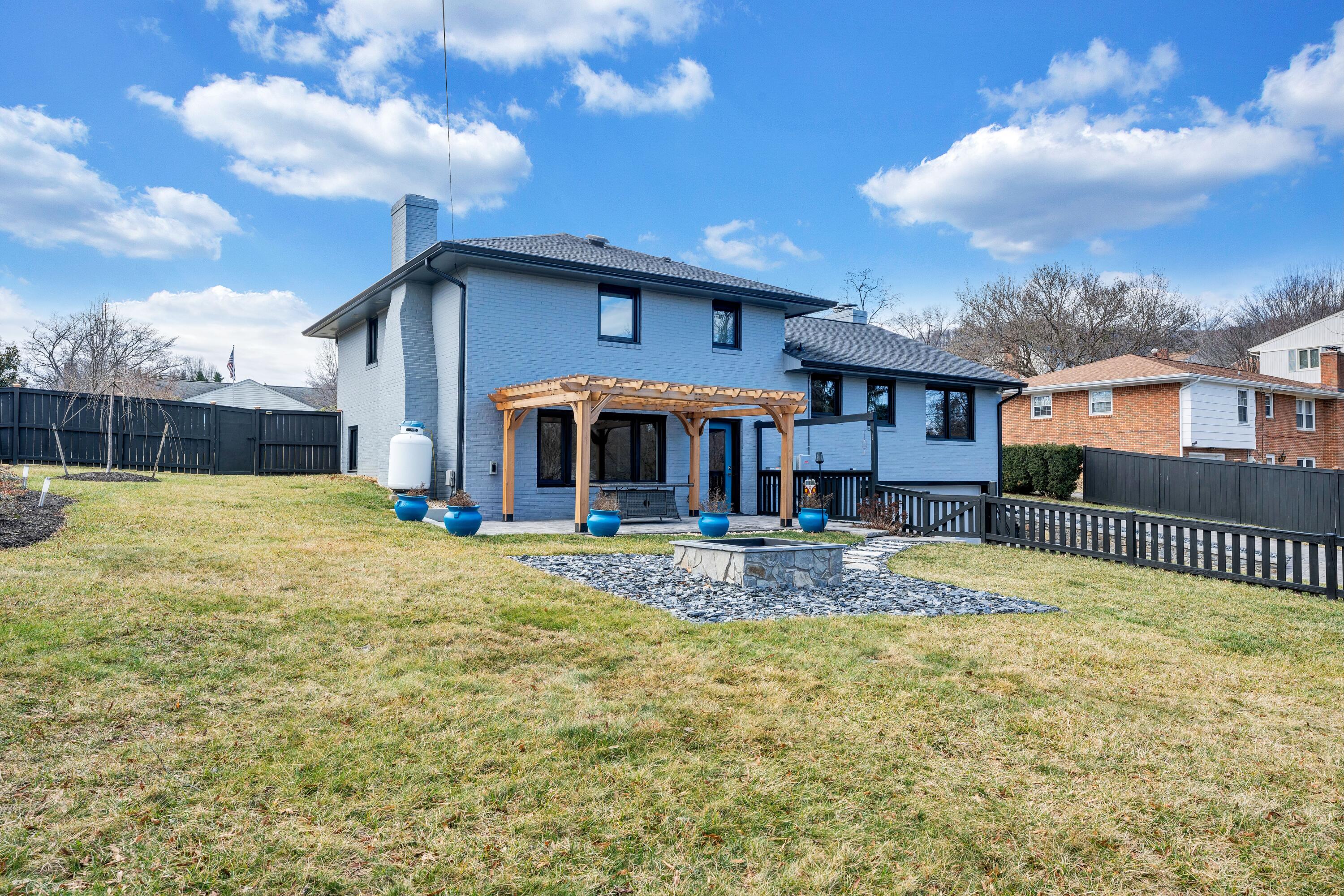 2352 Cantle LN