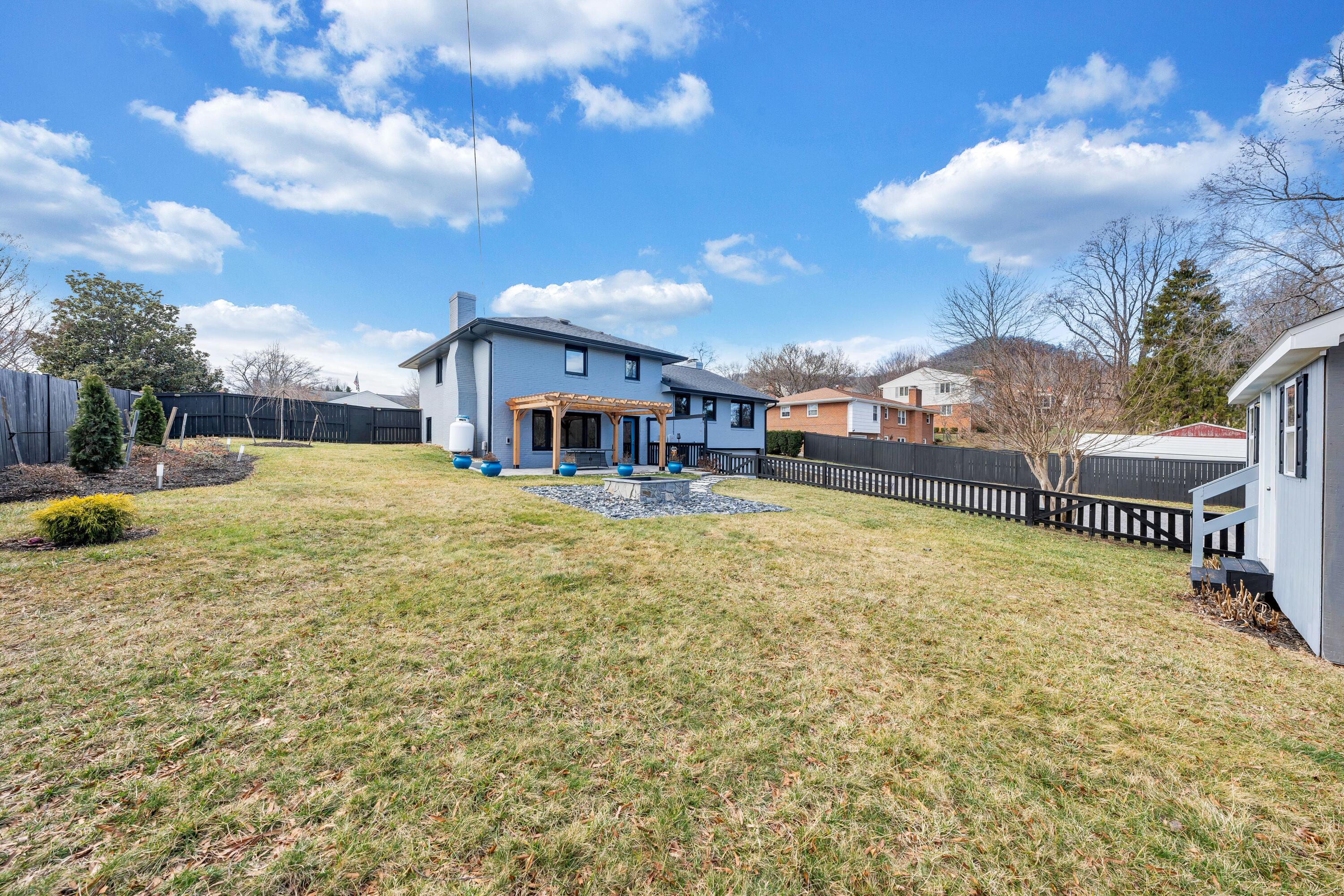 2352 Cantle LN