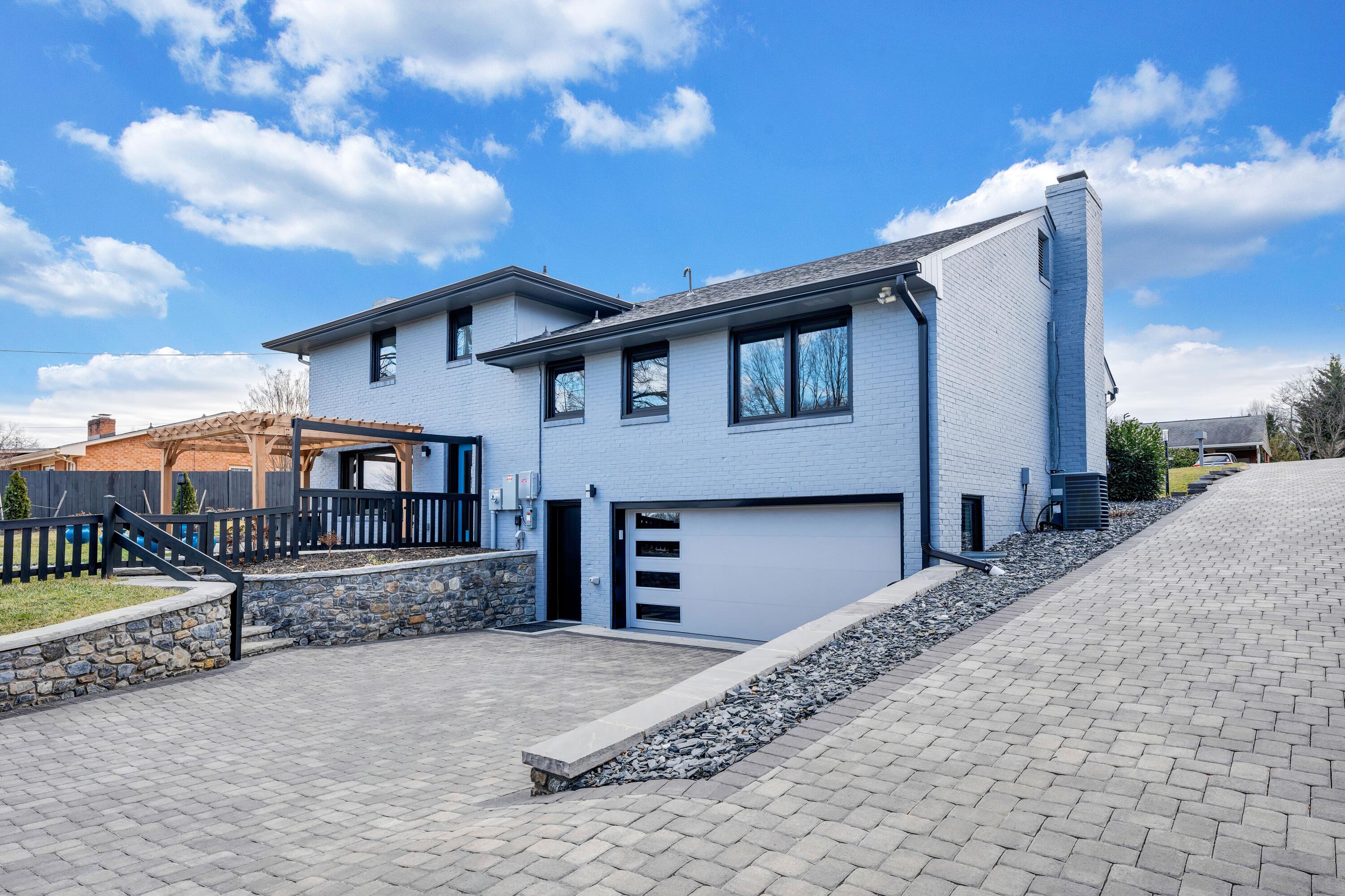 2352 Cantle LN