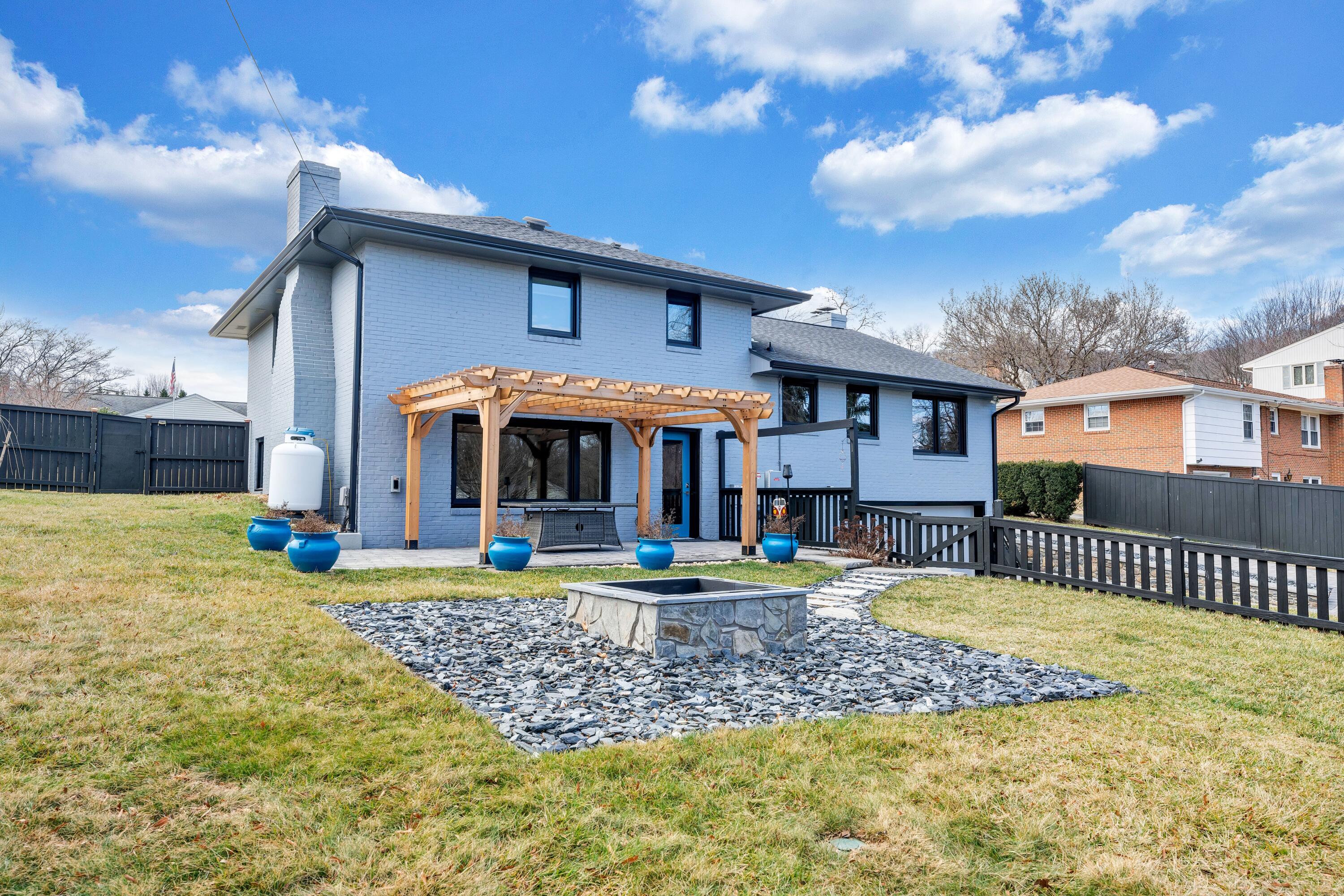 2352 Cantle LN