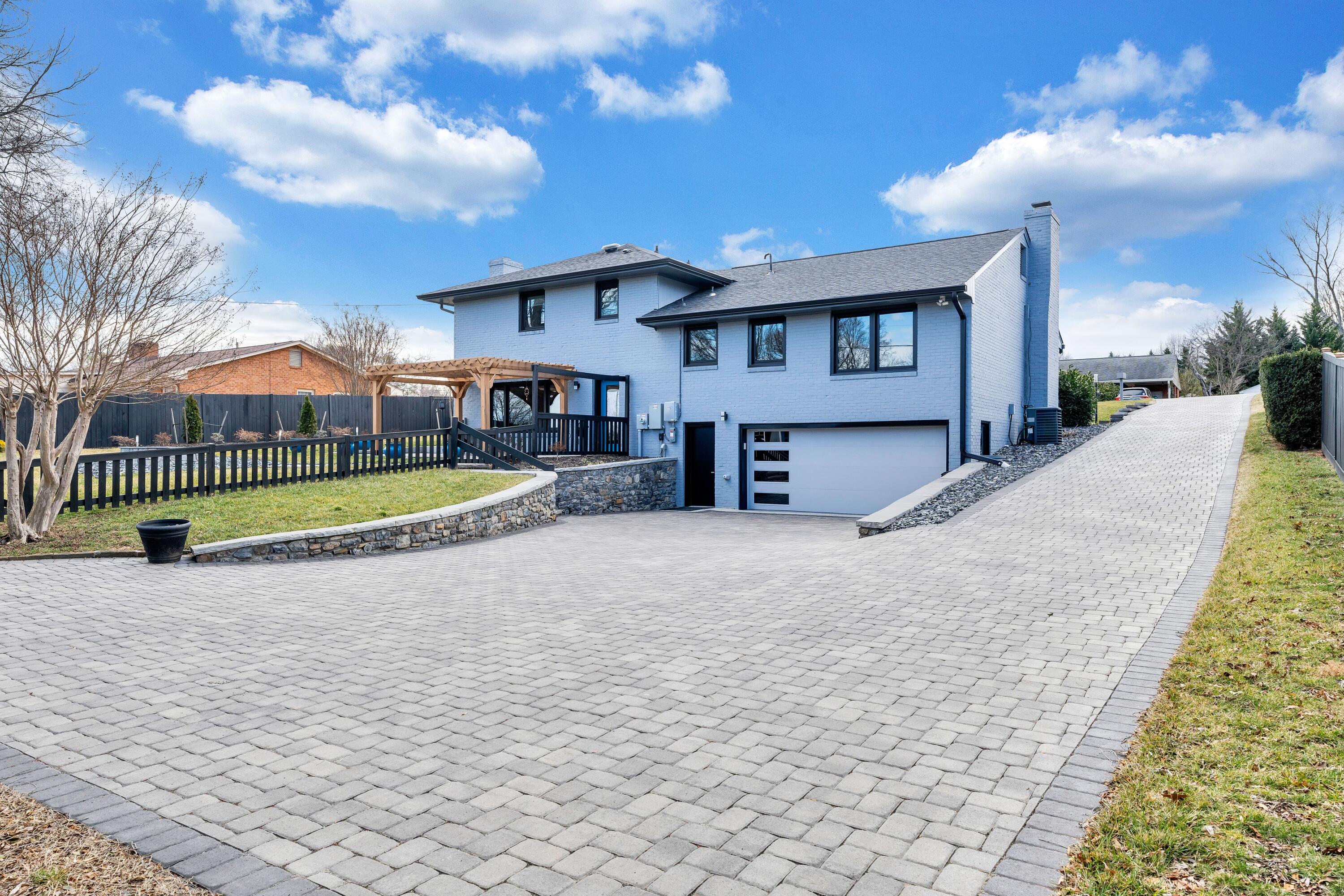 2352 Cantle LN
