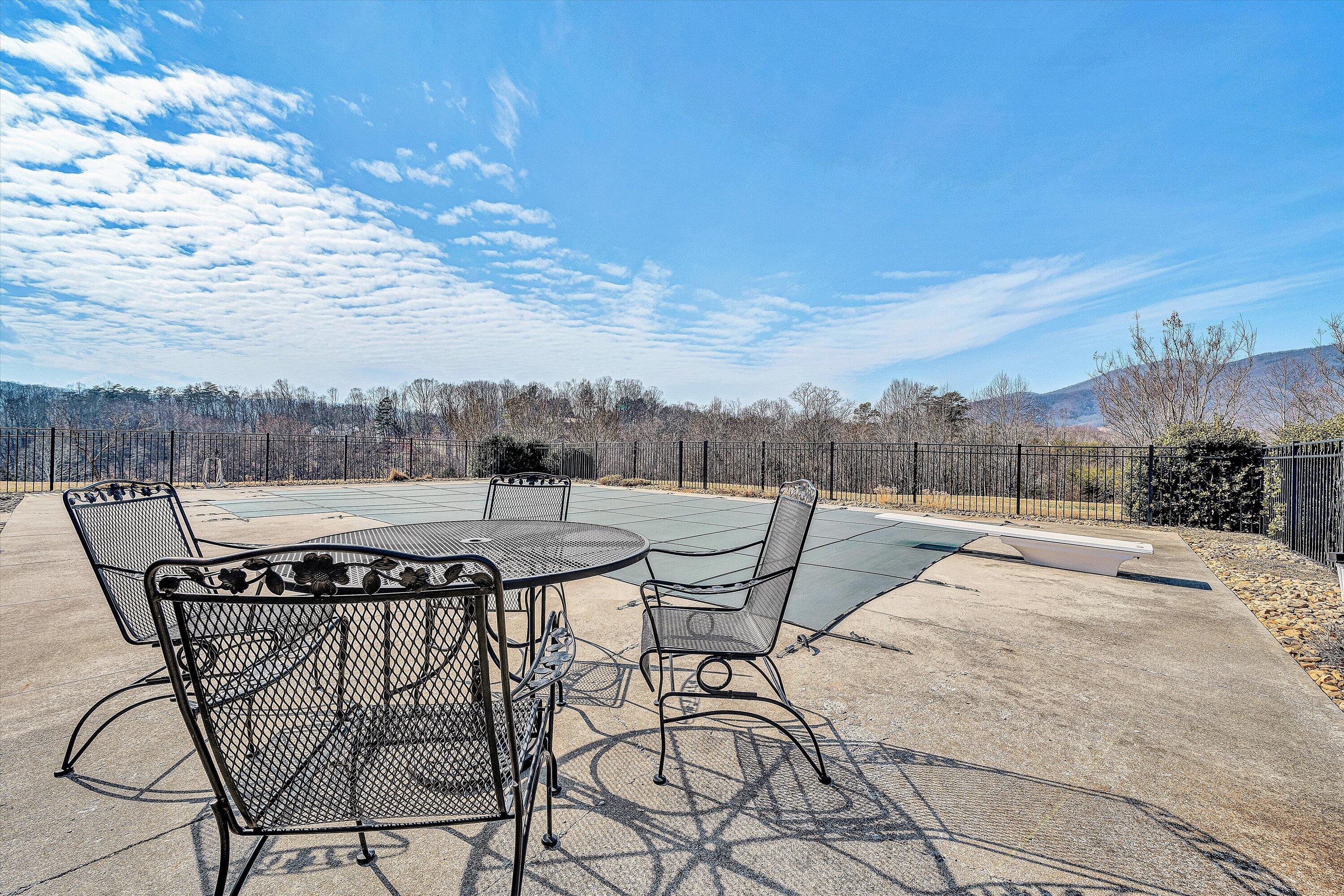 323 DEERBERRY LN