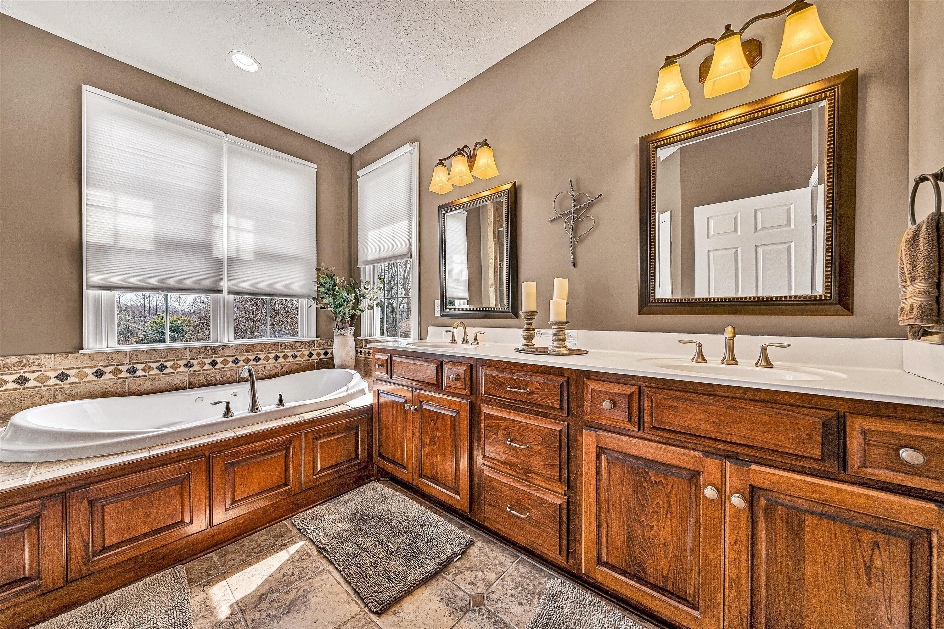 323 DEERBERRY LN