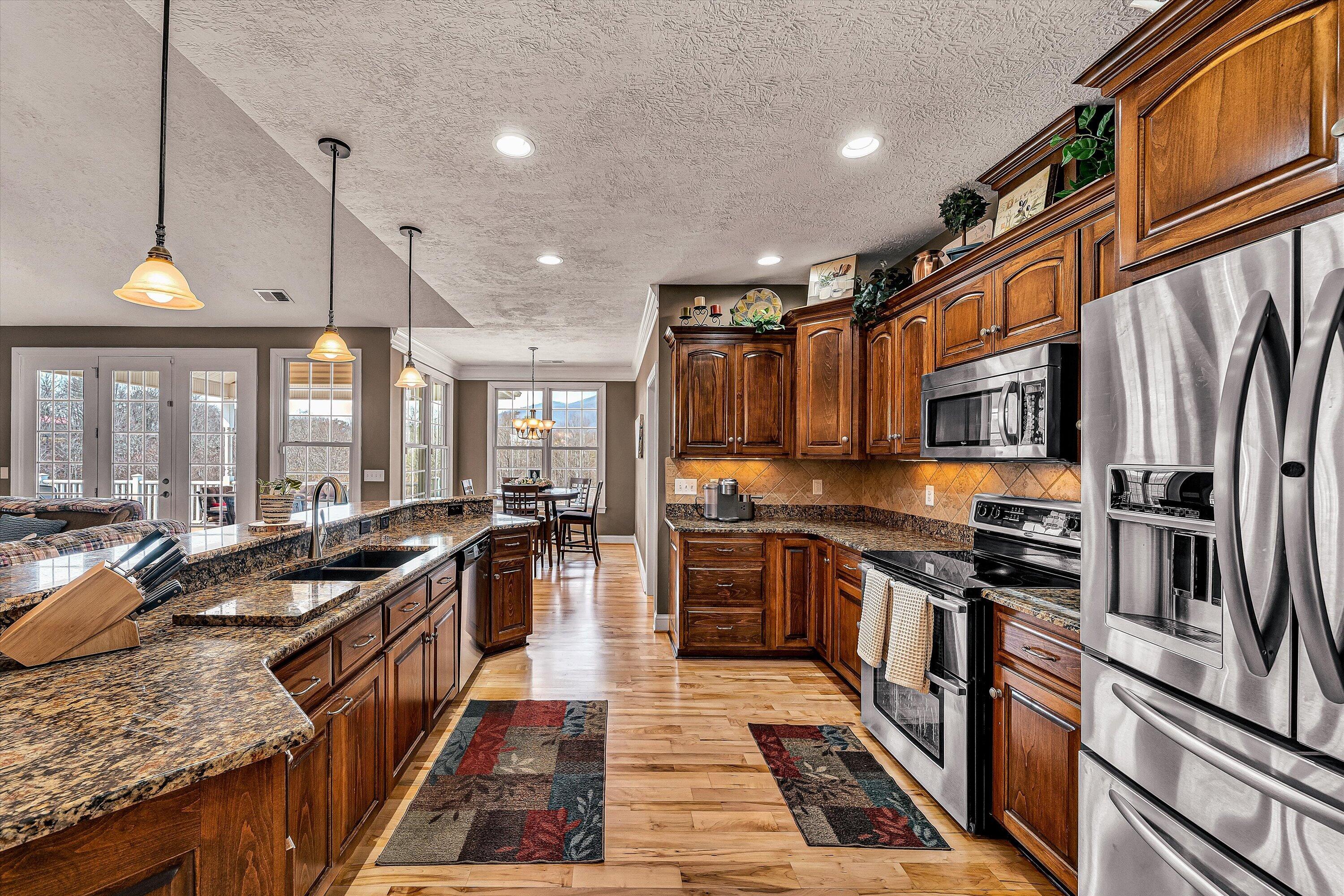 323 DEERBERRY LN
