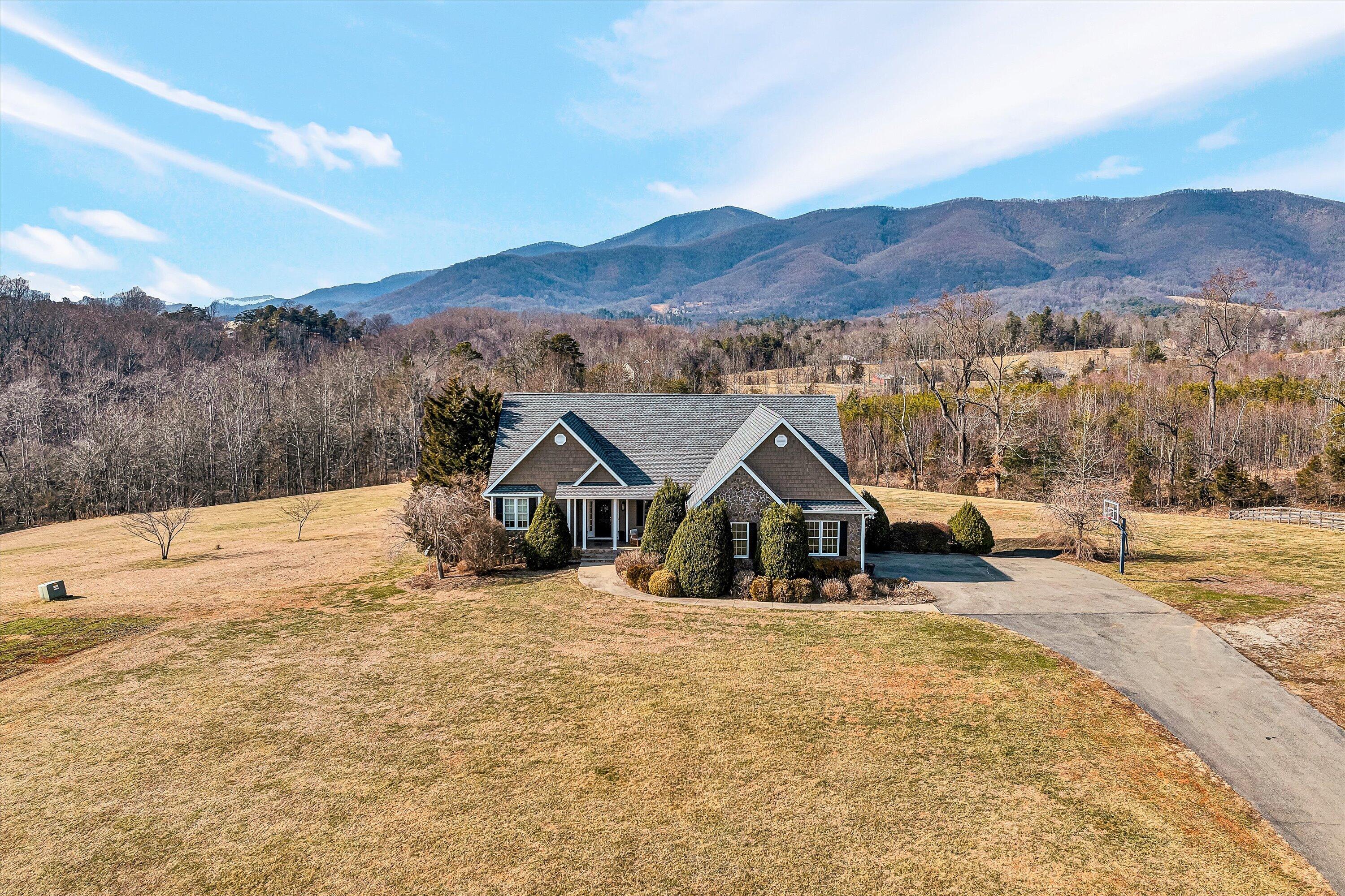 323 DEERBERRY LN