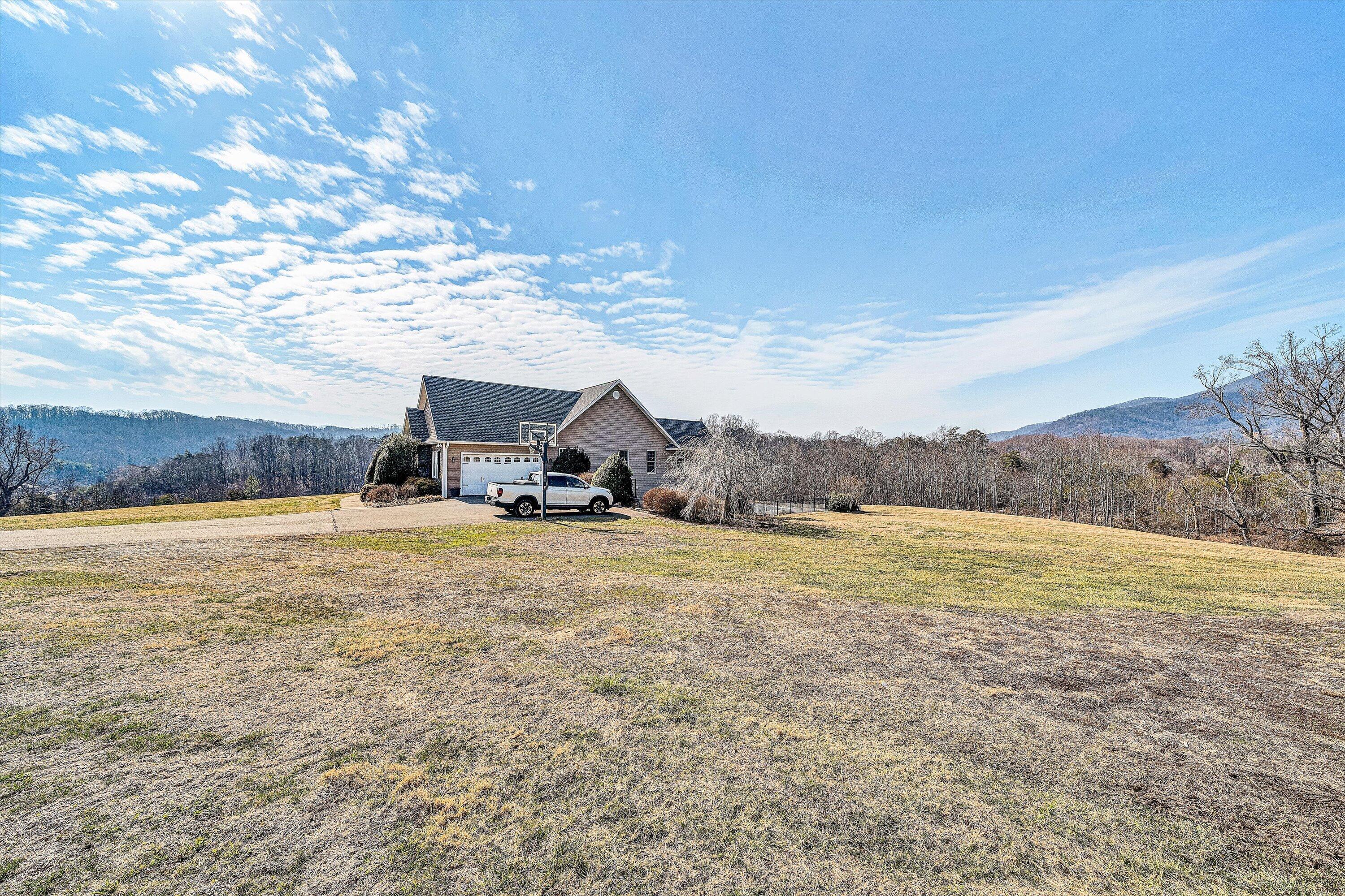 323 DEERBERRY LN