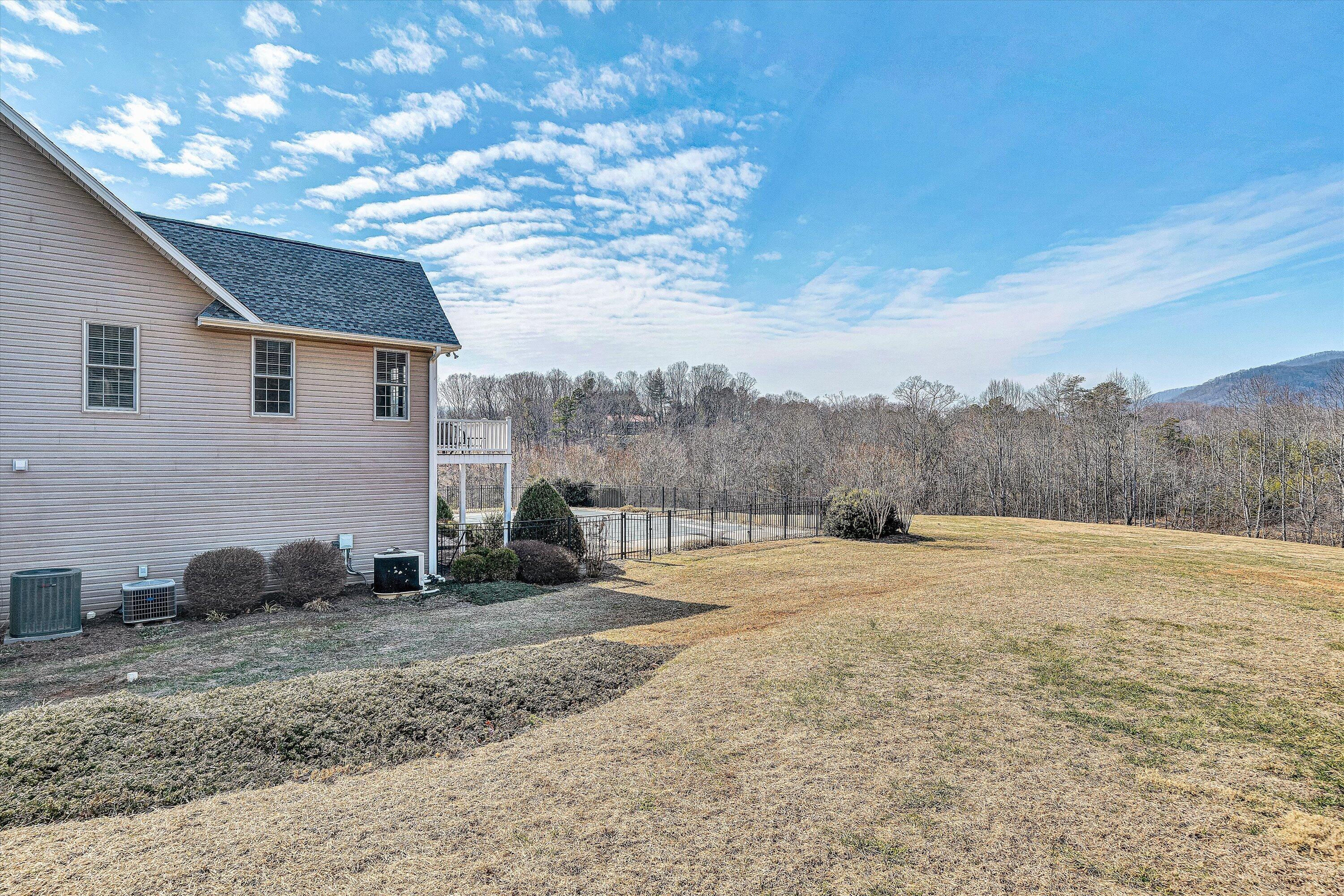 323 DEERBERRY LN