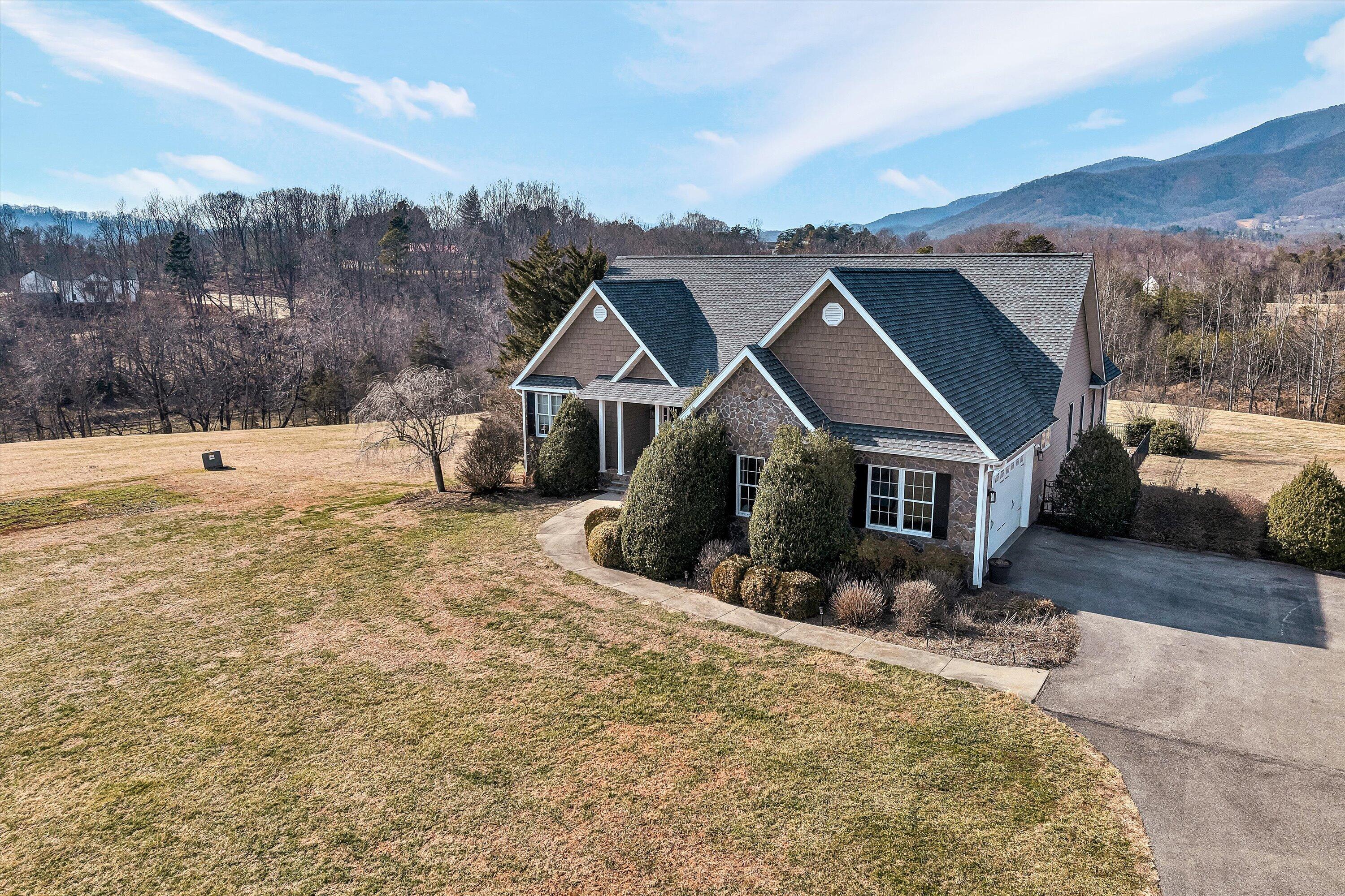 323 DEERBERRY LN