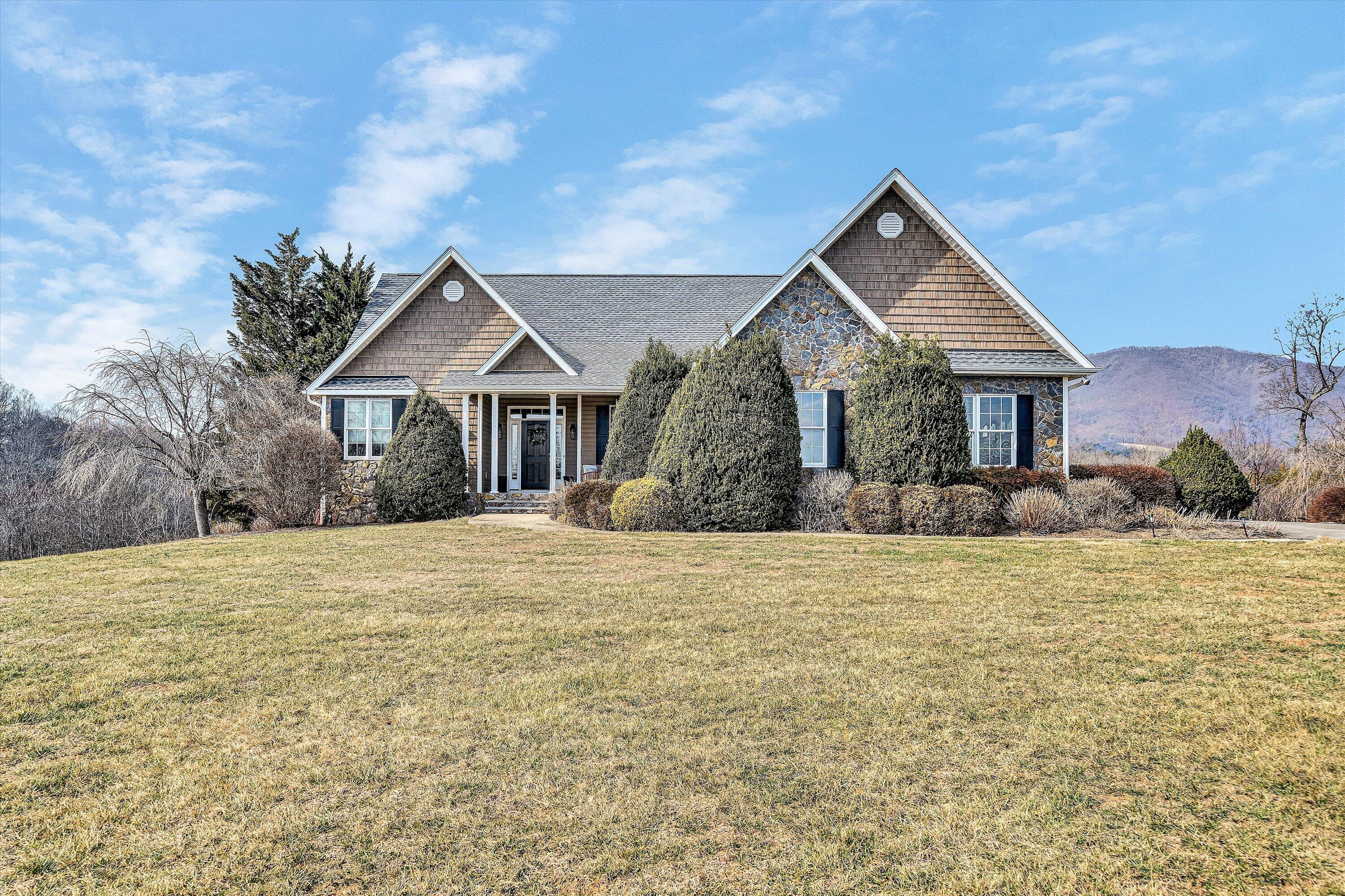 323 DEERBERRY LN