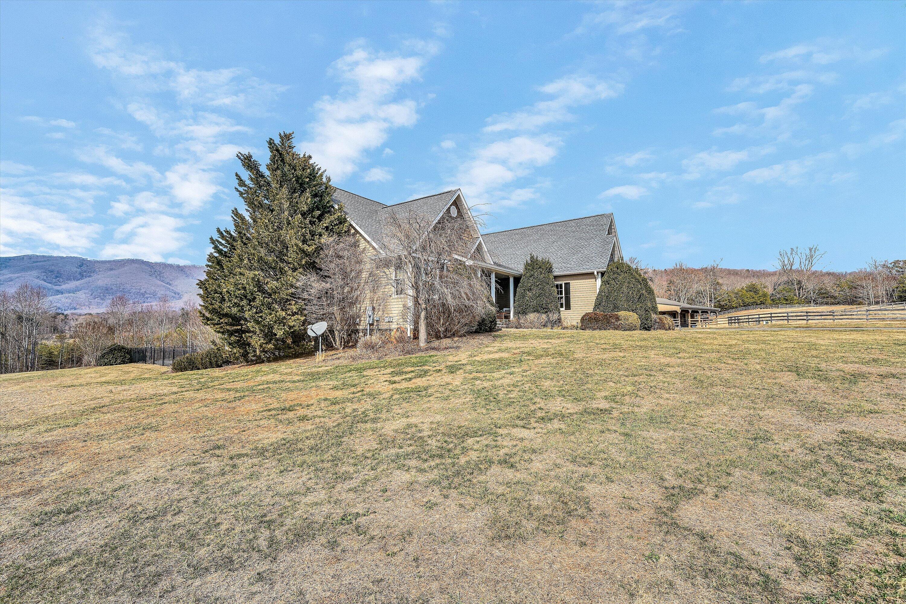 323 DEERBERRY LN