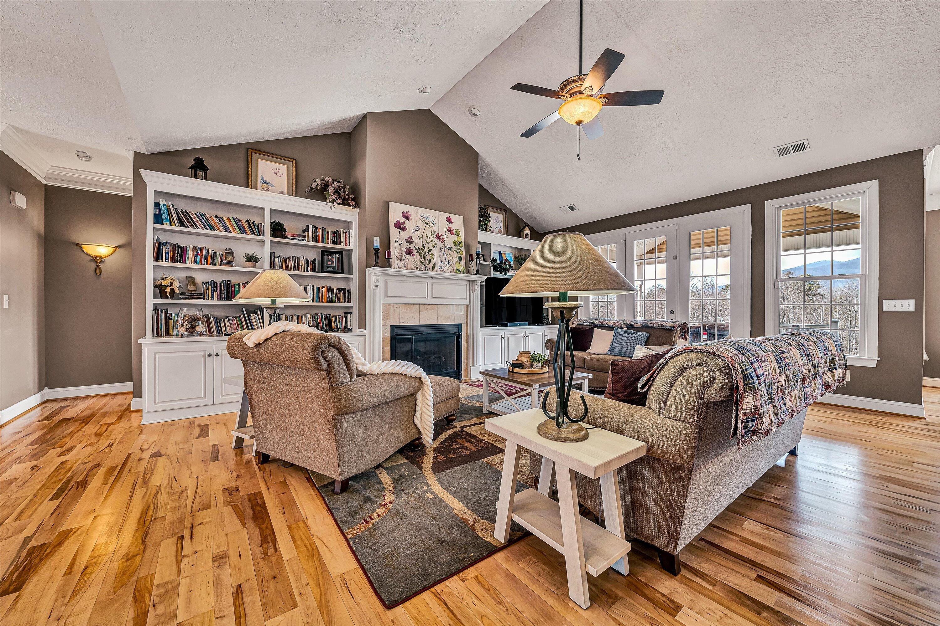 323 DEERBERRY LN