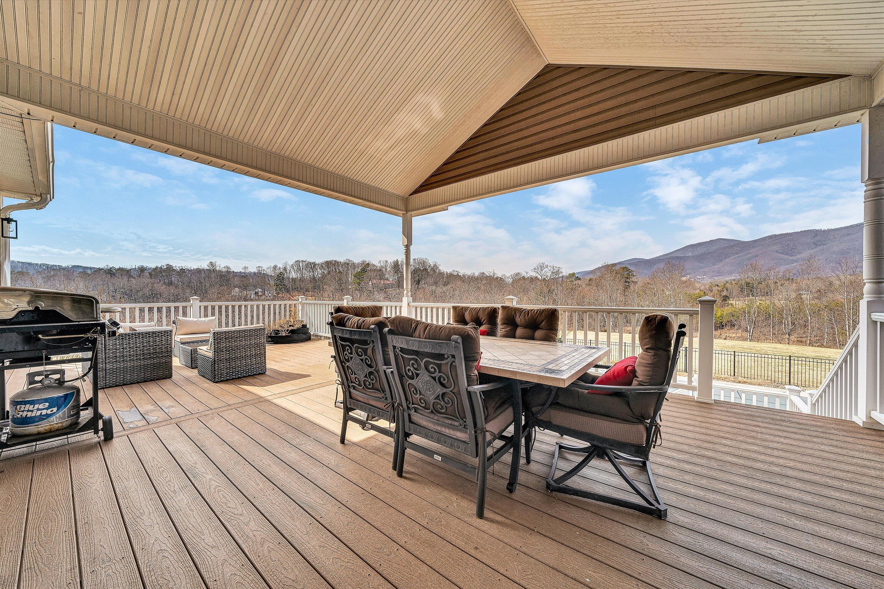 323 DEERBERRY LN