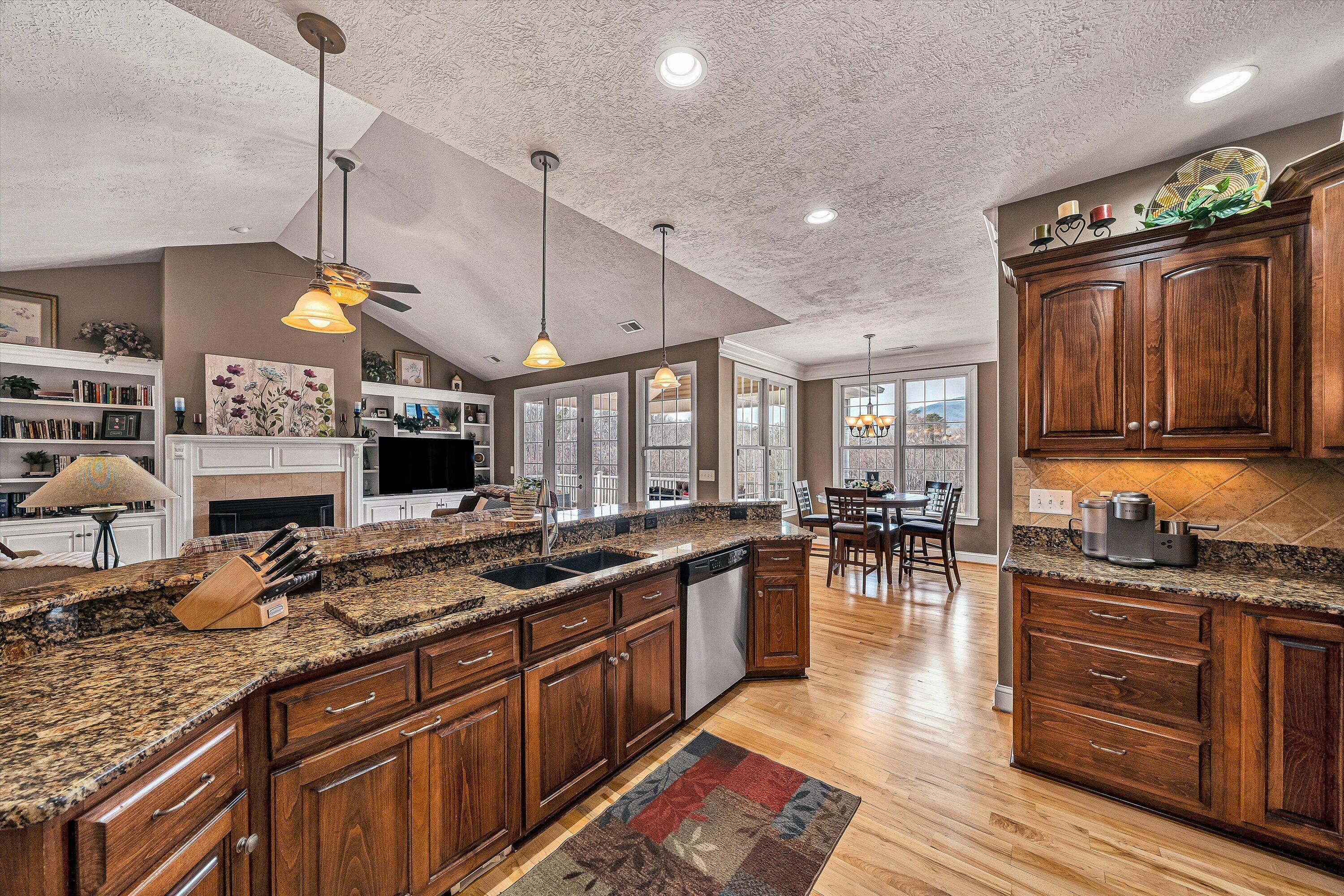 323 DEERBERRY LN
