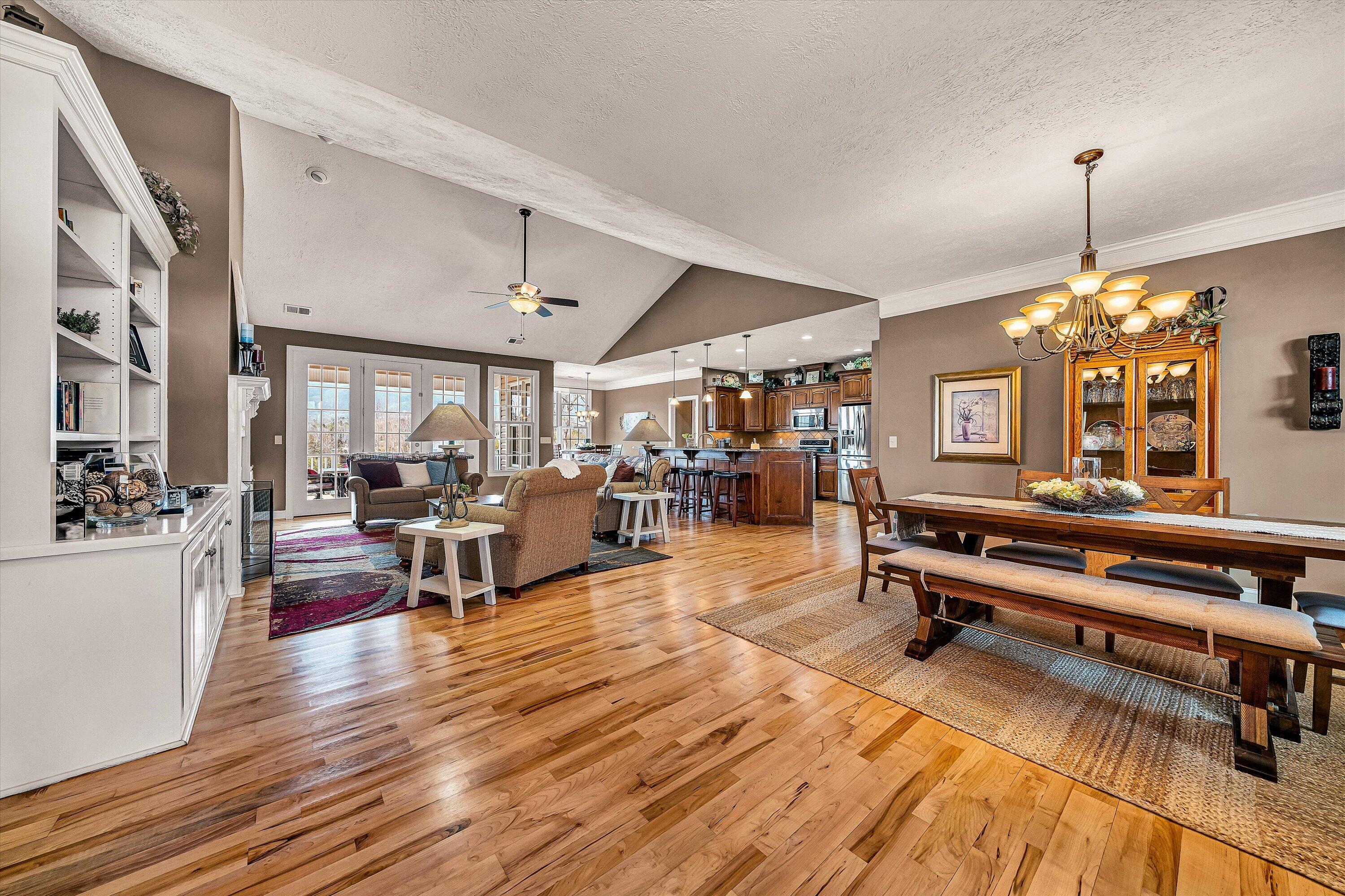 323 DEERBERRY LN