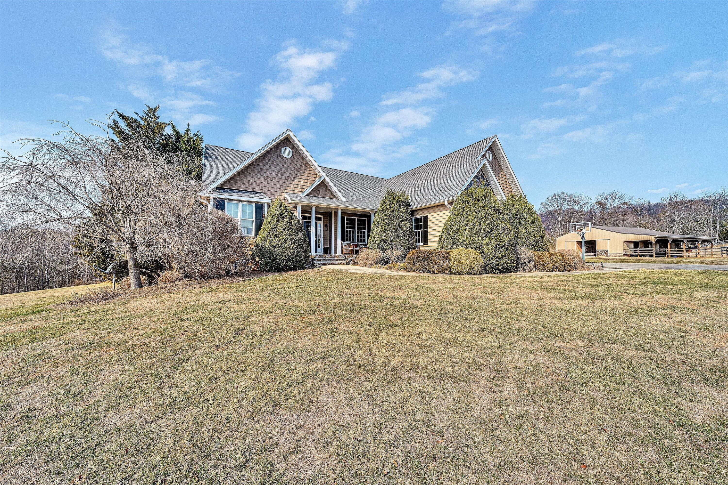 323 DEERBERRY LN