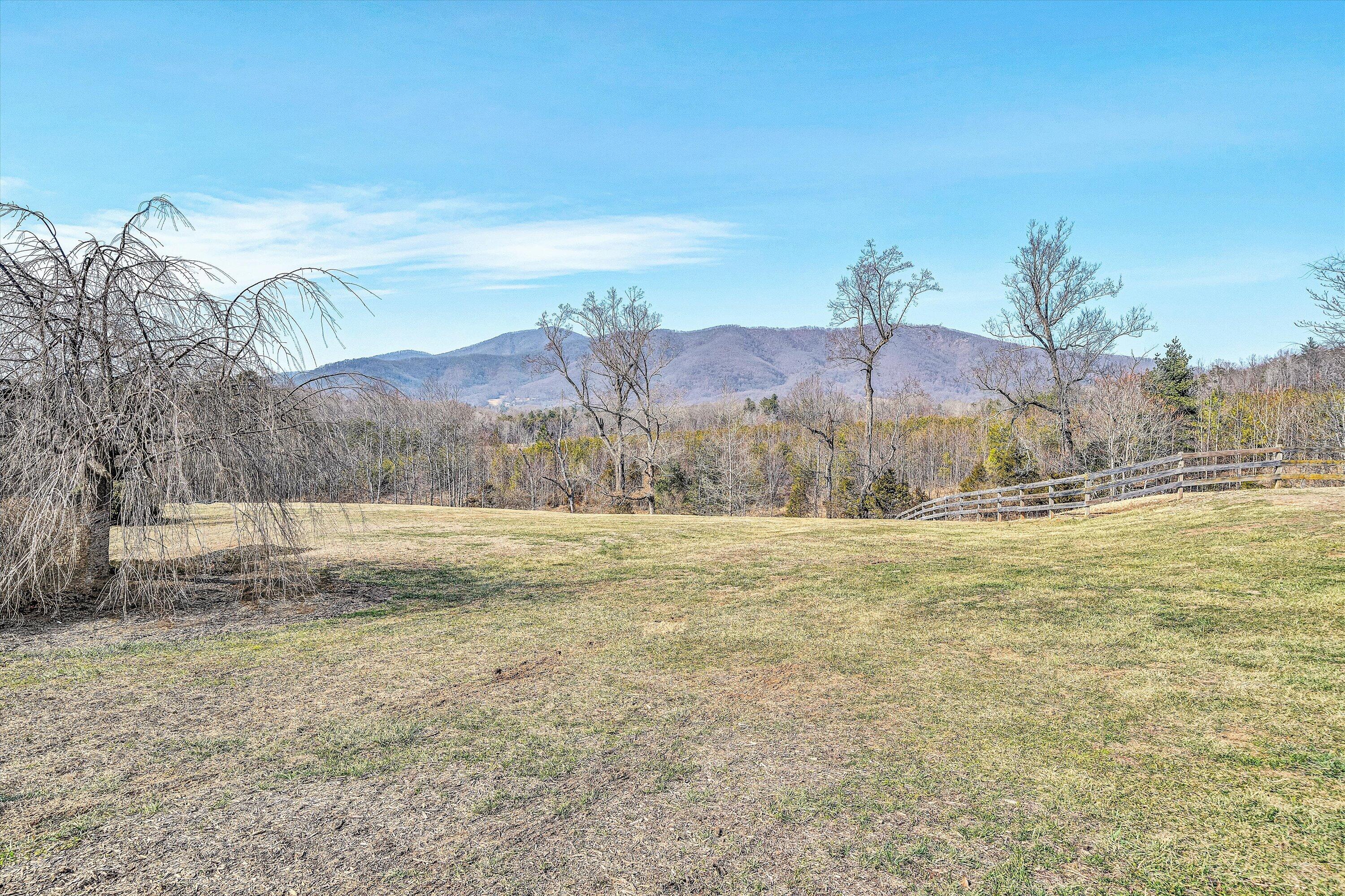 323 DEERBERRY LN