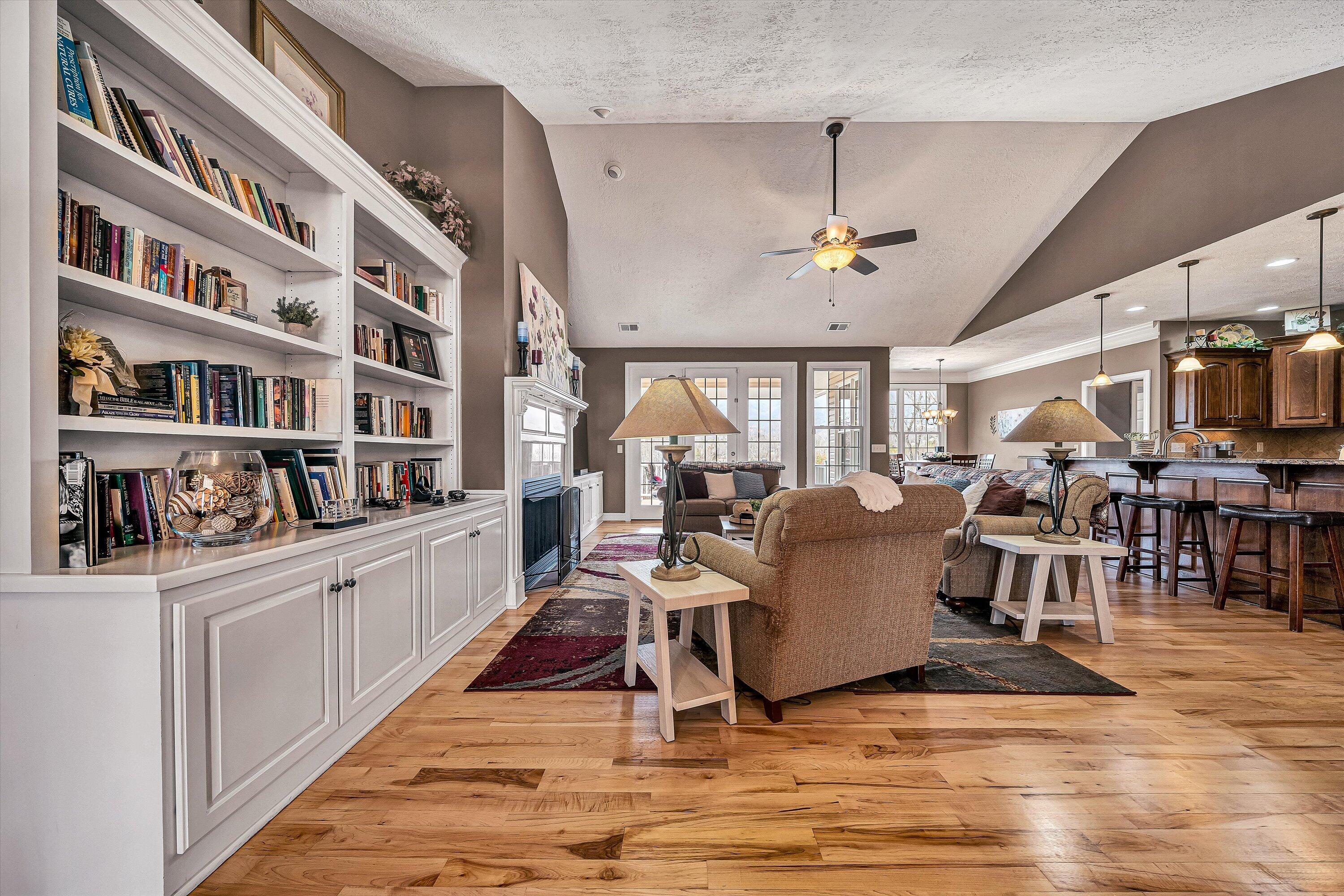 323 DEERBERRY LN