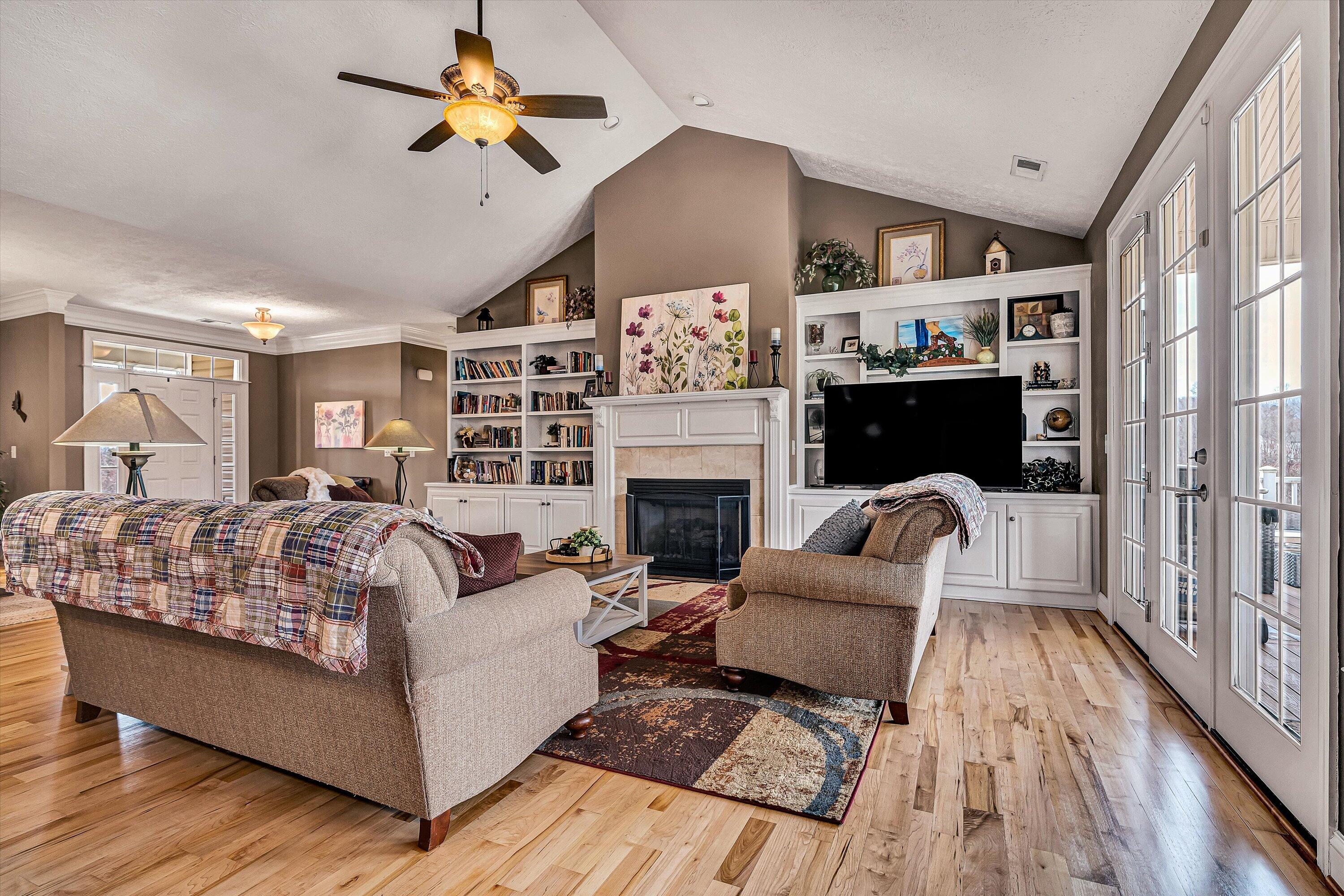 323 DEERBERRY LN