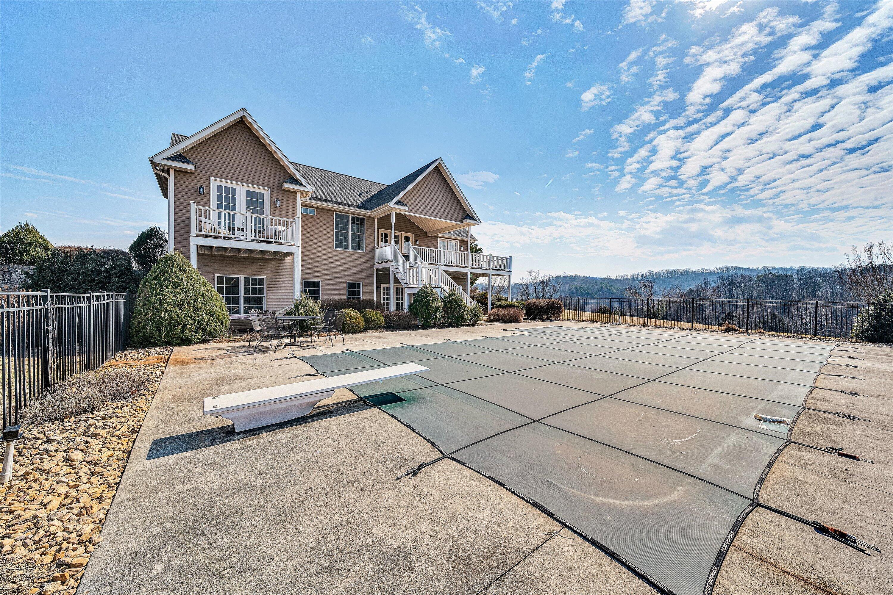 323 DEERBERRY LN