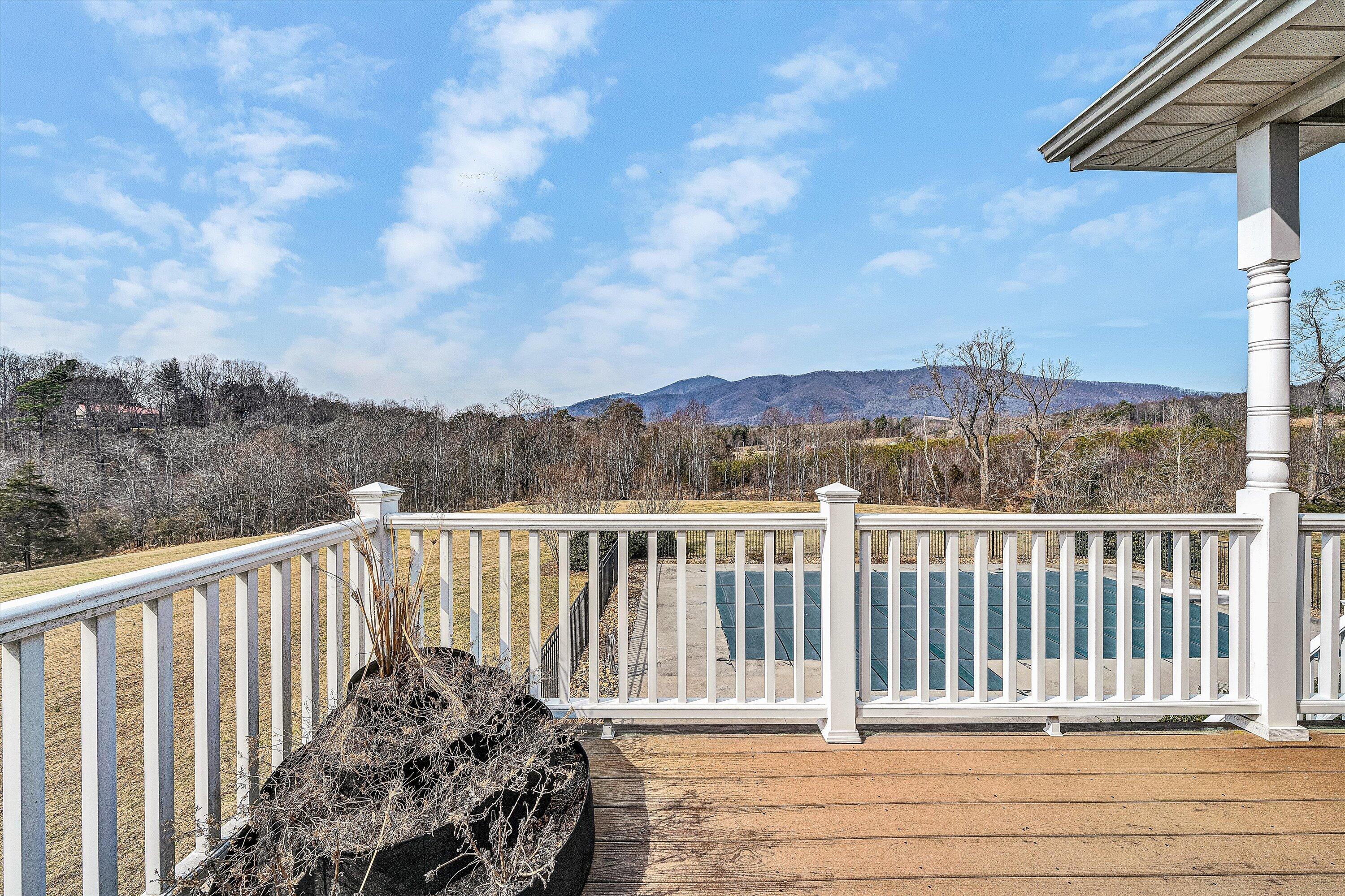 323 DEERBERRY LN