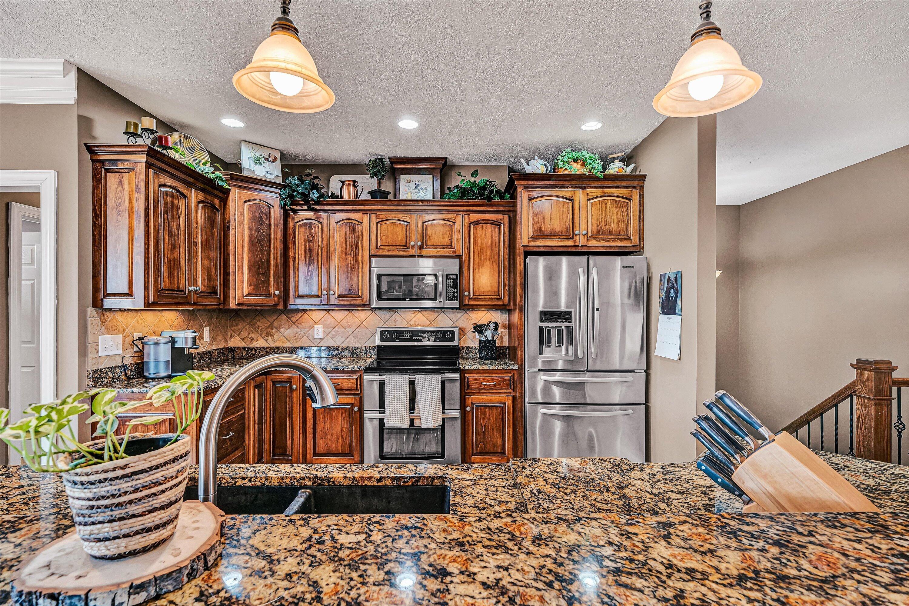 323 DEERBERRY LN