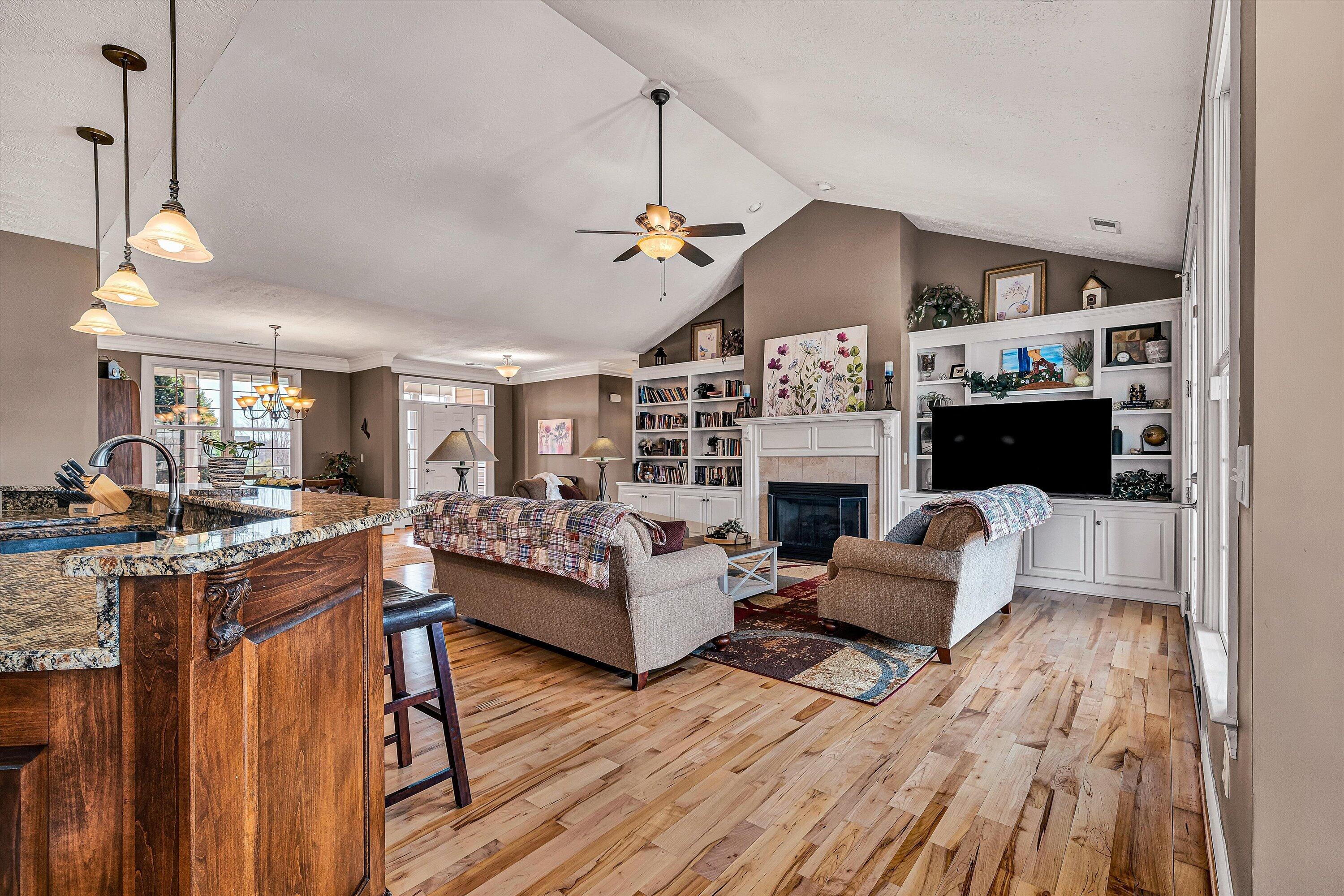323 DEERBERRY LN