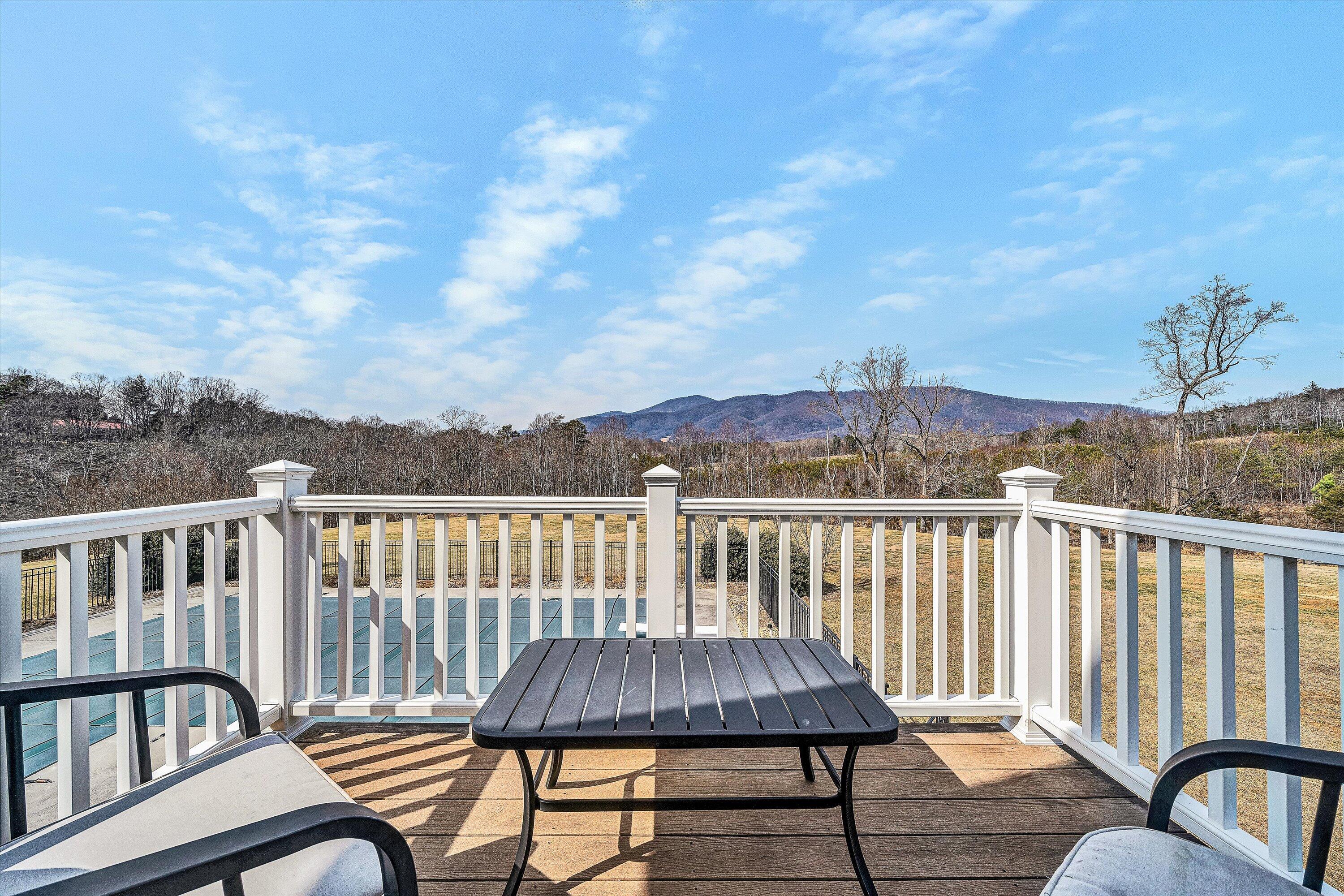 323 DEERBERRY LN