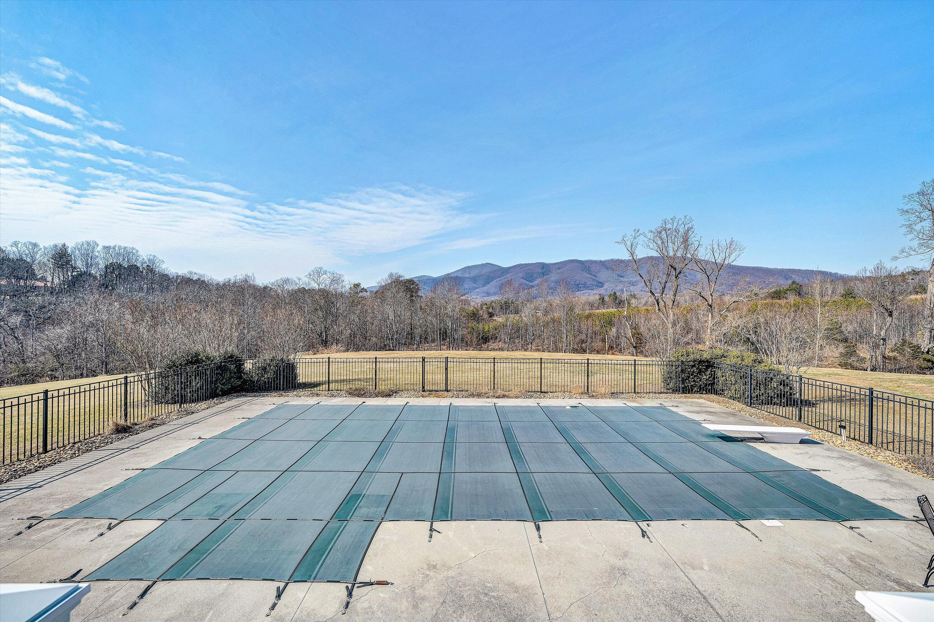 323 DEERBERRY LN