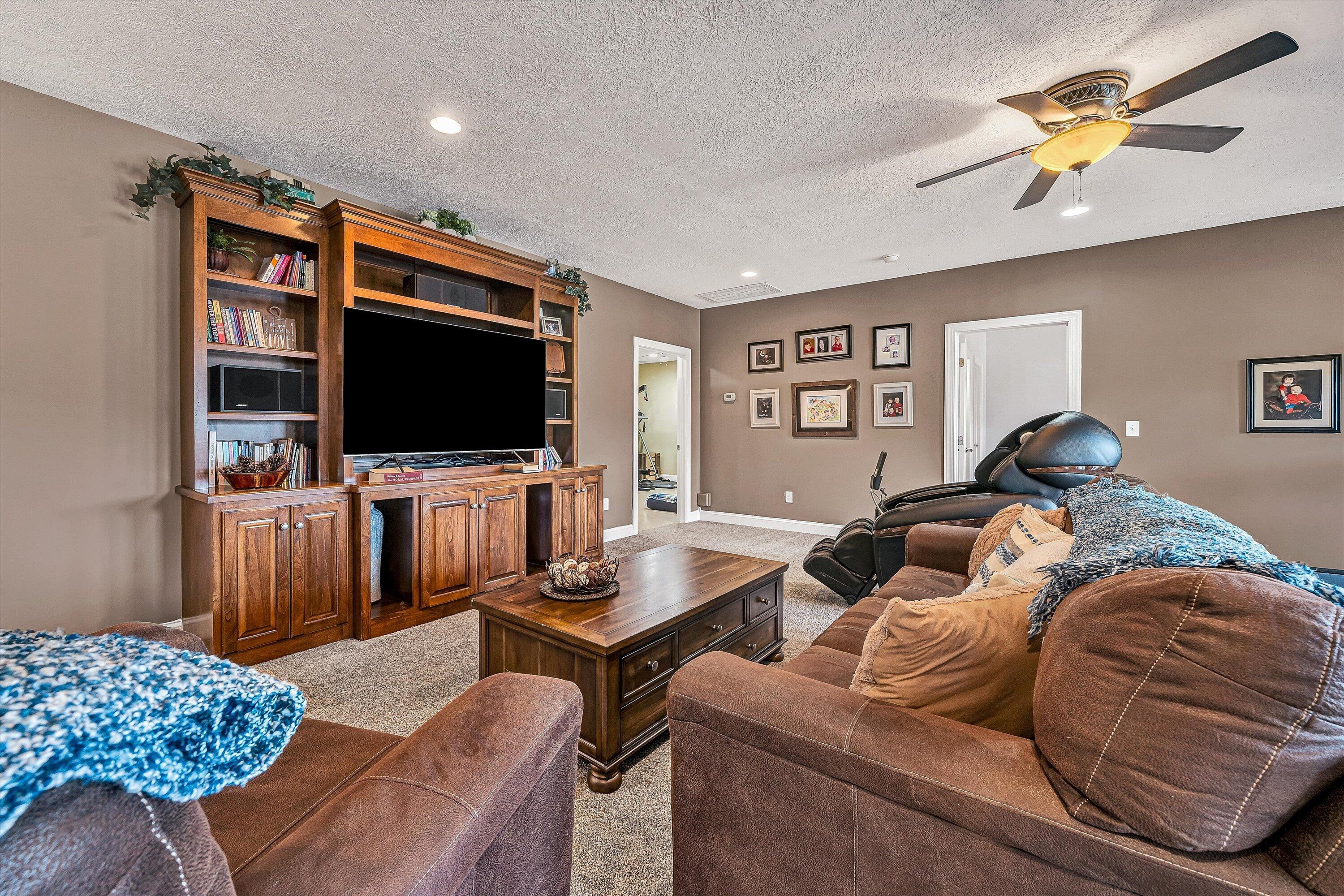 323 DEERBERRY LN