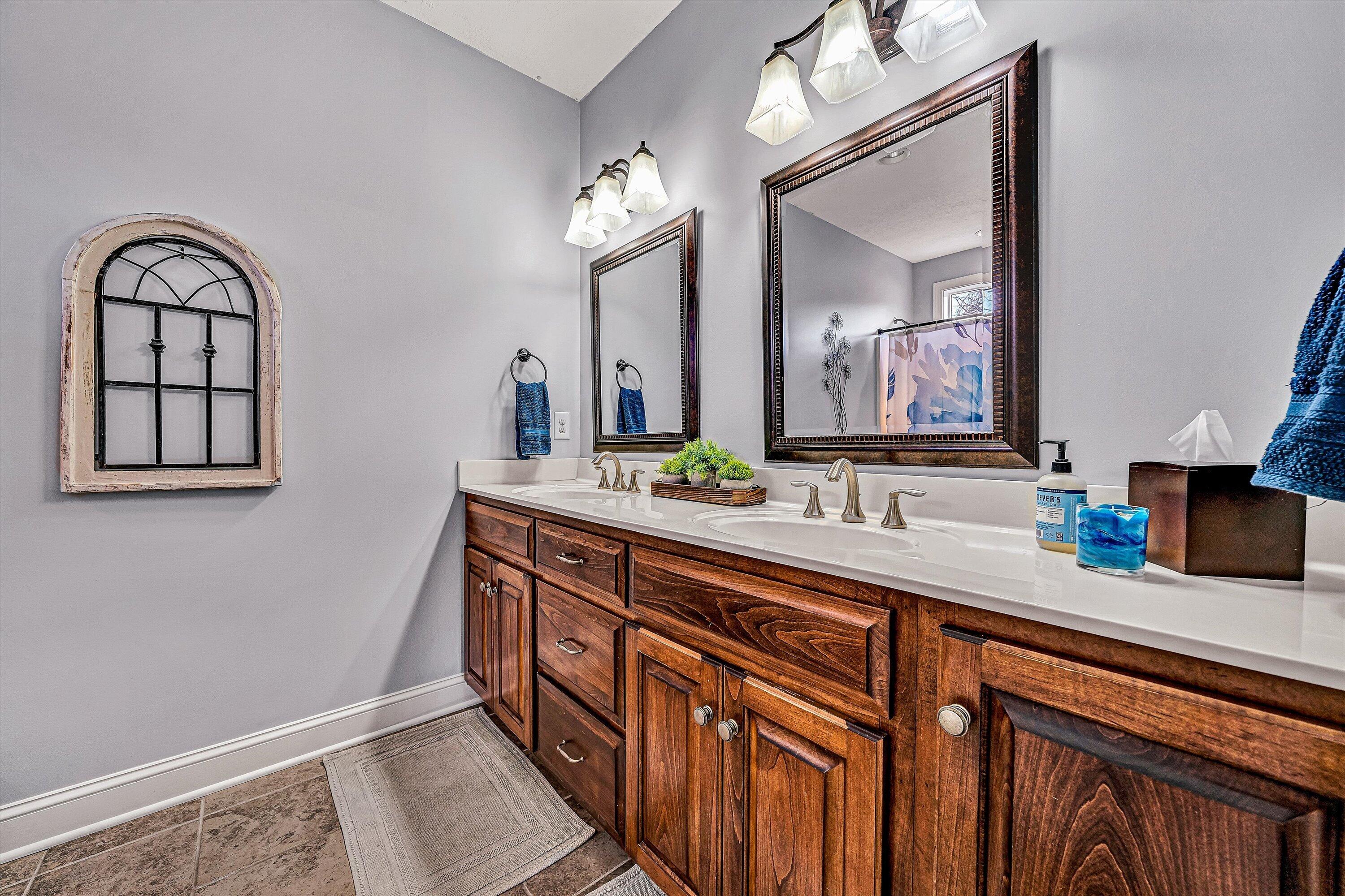 323 DEERBERRY LN