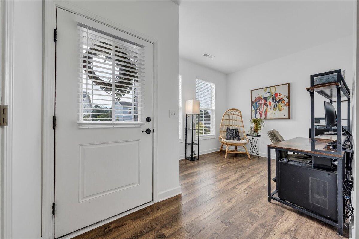 2130 Kings Walk DR NE